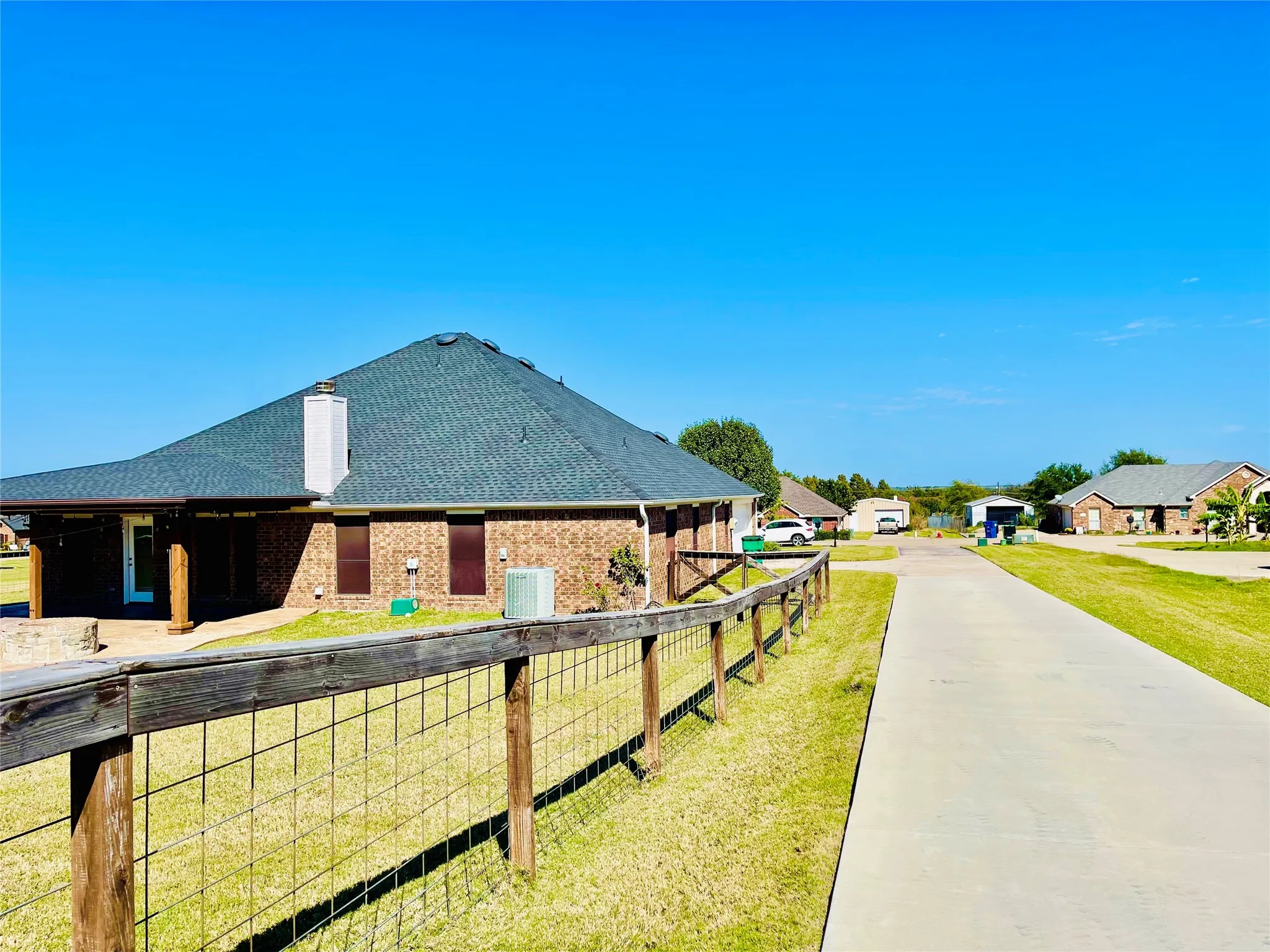 Single Family Residence For Rent in Kaufman County , 10264 Fireside Lane, Forney, Texas 75126, 4 Bedrooms, 2 Bathrooms, 2 Garage spaces, 2,195 Sqft, built in 2006, Price $2,850, mls#21336386, Real Estate Agent in Forney, Homes For Rent in Kaufman county, Homes For Rent in Forney, Realtor in Forney Texas, Real Estate Brokerage Independent Realty Texas, Luminita Cordes Realtor