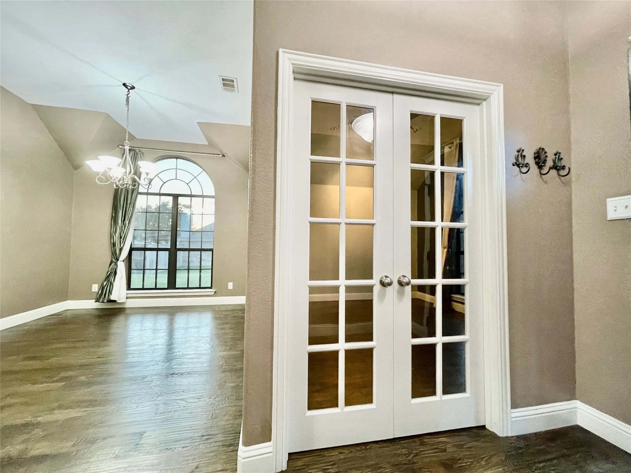 Single Family Residence For Rent in Kaufman County , 10264 Fireside Lane, Forney, Texas 75126, 4 Bedrooms, 2 Bathrooms, 2 Garage spaces, 2,195 Sqft, built in 2006, Price $2,850, mls#21336386, Real Estate Agent in Forney, Homes For Rent in Kaufman county, Homes For Rent in Forney, Realtor in Forney Texas, Real Estate Brokerage Independent Realty Texas, Luminita Cordes Realtor