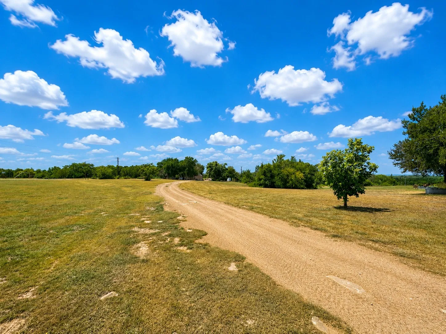 Single Family Residence For Sale in Wise County , 148 County Road 2627, Decatur, Texas 76234, 3 Bedroom, 2 Bathroom, 3 Garage spaces, 1,954 Sqft, built in 2003, mls#21336062, Real Estate Agent in Decatur, Homes For Sale in Wise county, Homes For Sale in Decatur, Realtor in Decatur Texas, Real Estate Brokerage Independent Realty Texas, Luminita Cordes Realtor