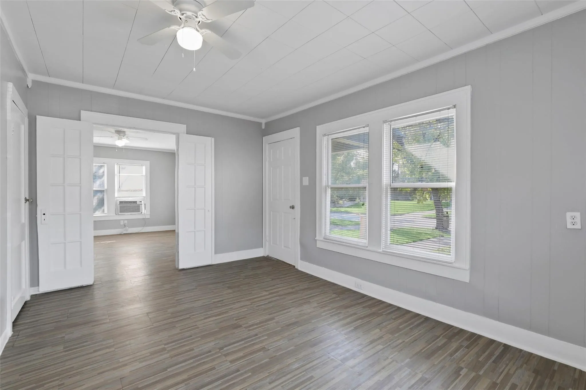 Single Family Residence For Rent in Dallas County , 2821 Gladstone Drive, Dallas, Texas 75211, 2 Bedroom, 1 Bathroom, Garage spaces, 982 Sqft, built in 1930, mls#21336396, Real Estate Agent in Dallas, Homes For Rent in Dallas county, Homes For Rent in Dallas, Realtor in Dallas Texas, Real Estate Brokerage Independent Realty Texas, Luminita Cordes Realtor