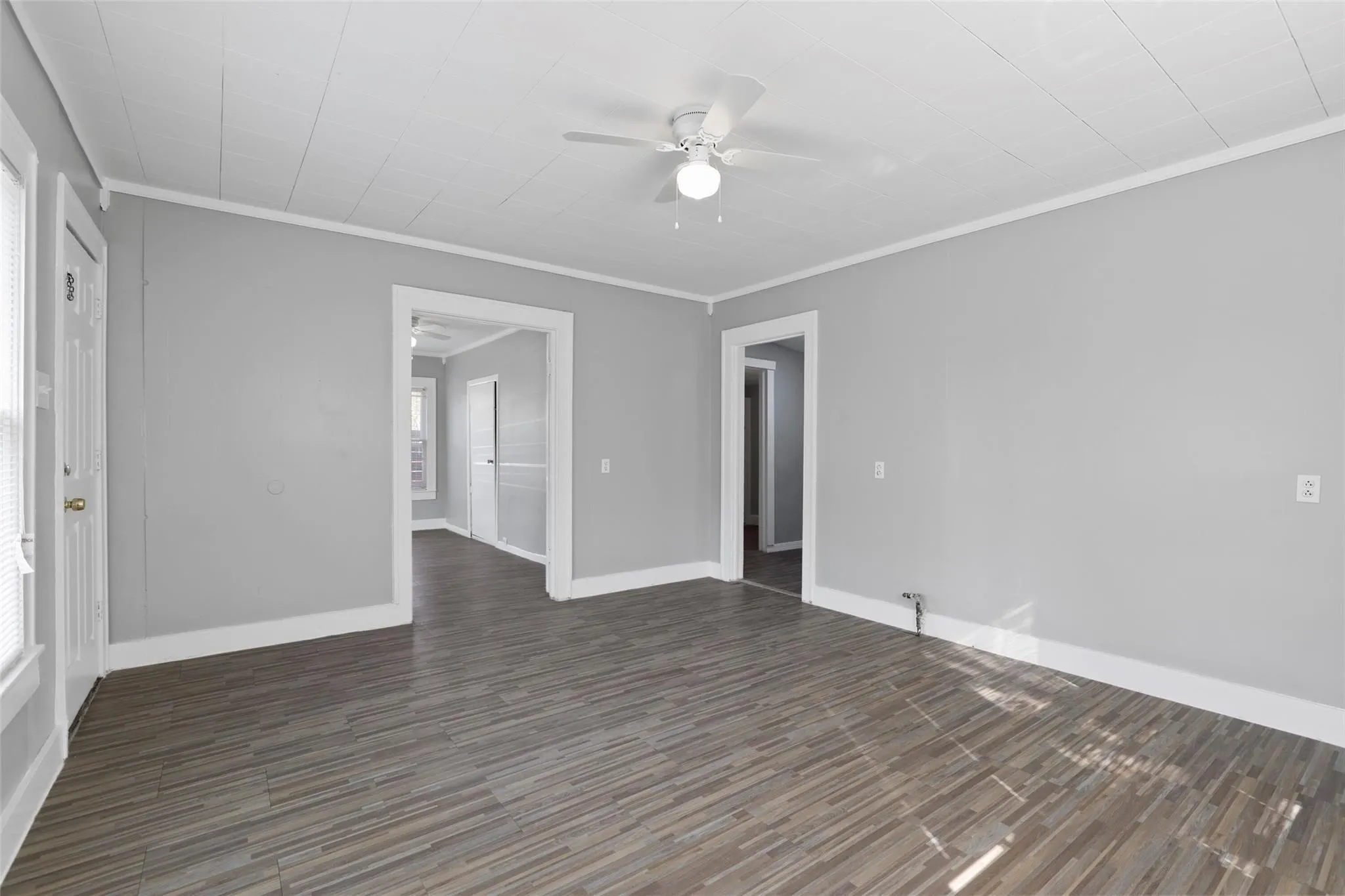 Single Family Residence For Rent in Dallas County , 2821 Gladstone Drive, Dallas, Texas 75211, 2 Bedroom, 1 Bathroom, Garage spaces, 982 Sqft, built in 1930, mls#21336396, Real Estate Agent in Dallas, Homes For Rent in Dallas county, Homes For Rent in Dallas, Realtor in Dallas Texas, Real Estate Brokerage Independent Realty Texas, Luminita Cordes Realtor