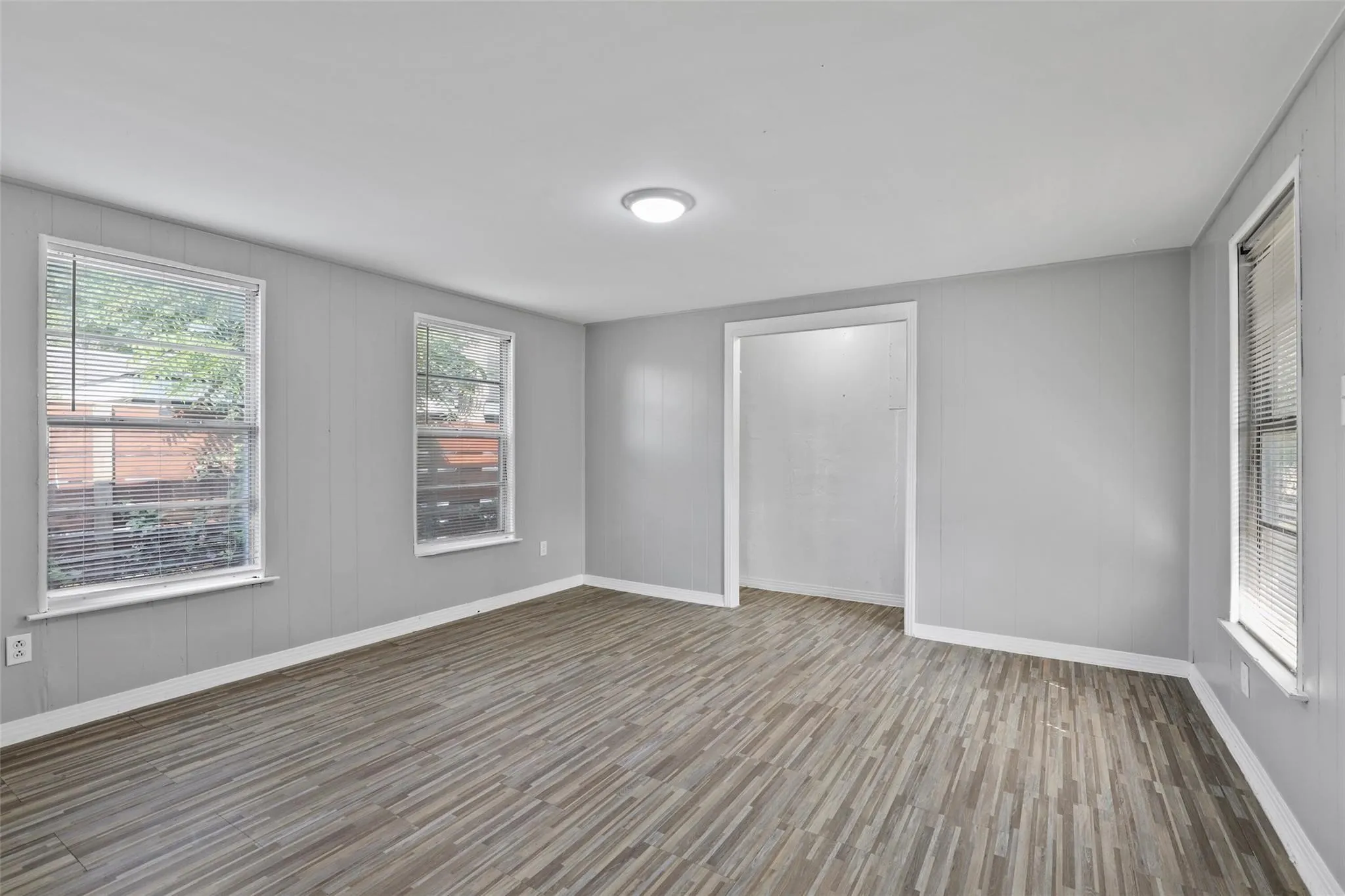 Single Family Residence For Rent in Dallas County , 2821 Gladstone Drive, Dallas, Texas 75211, 2 Bedroom, 1 Bathroom, Garage spaces, 982 Sqft, built in 1930, mls#21336396, Real Estate Agent in Dallas, Homes For Rent in Dallas county, Homes For Rent in Dallas, Realtor in Dallas Texas, Real Estate Brokerage Independent Realty Texas, Luminita Cordes Realtor