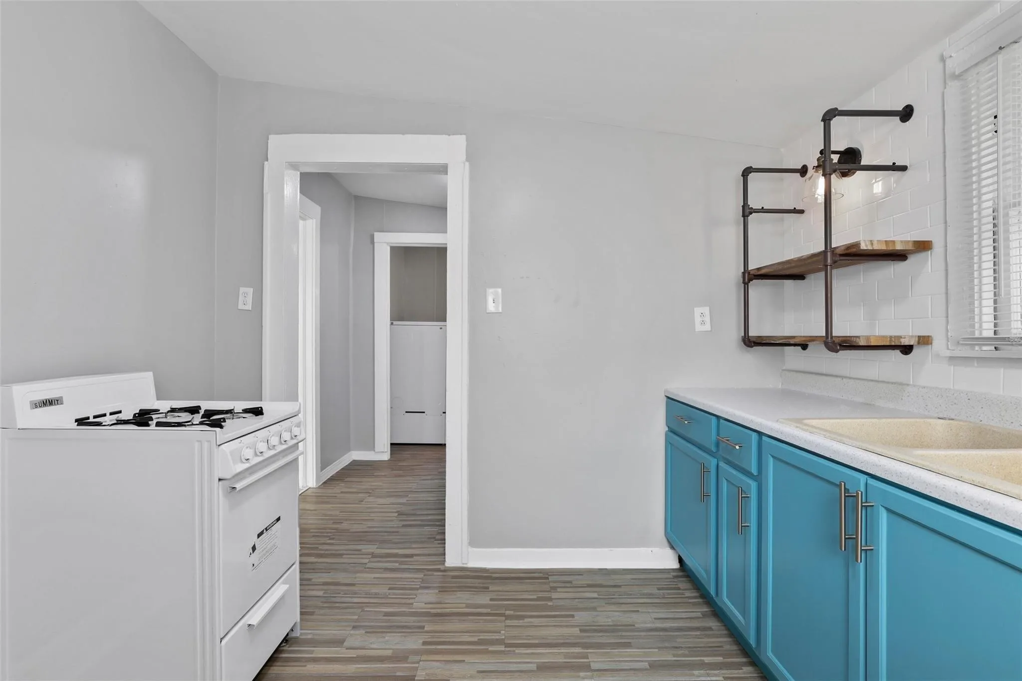 Single Family Residence For Rent in Dallas County , 2821 Gladstone Drive, Dallas, Texas 75211, 2 Bedroom, 1 Bathroom, Garage spaces, 982 Sqft, built in 1930, mls#21336396, Real Estate Agent in Dallas, Homes For Rent in Dallas county, Homes For Rent in Dallas, Realtor in Dallas Texas, Real Estate Brokerage Independent Realty Texas, Luminita Cordes Realtor