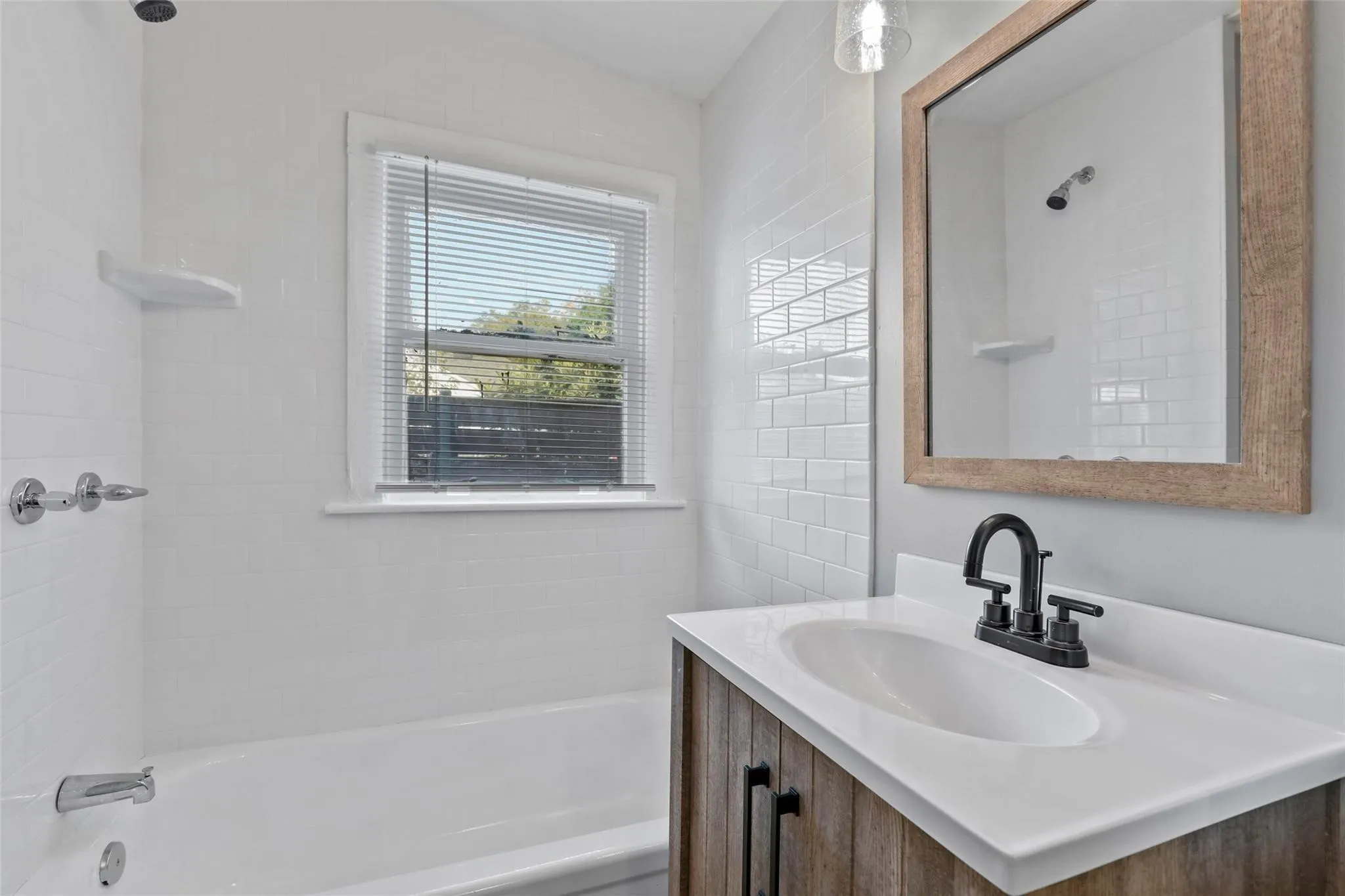 Single Family Residence For Rent in Dallas County , 2821 Gladstone Drive, Dallas, Texas 75211, 2 Bedroom, 1 Bathroom, Garage spaces, 982 Sqft, built in 1930, mls#21336396, Real Estate Agent in Dallas, Homes For Rent in Dallas county, Homes For Rent in Dallas, Realtor in Dallas Texas, Real Estate Brokerage Independent Realty Texas, Luminita Cordes Realtor