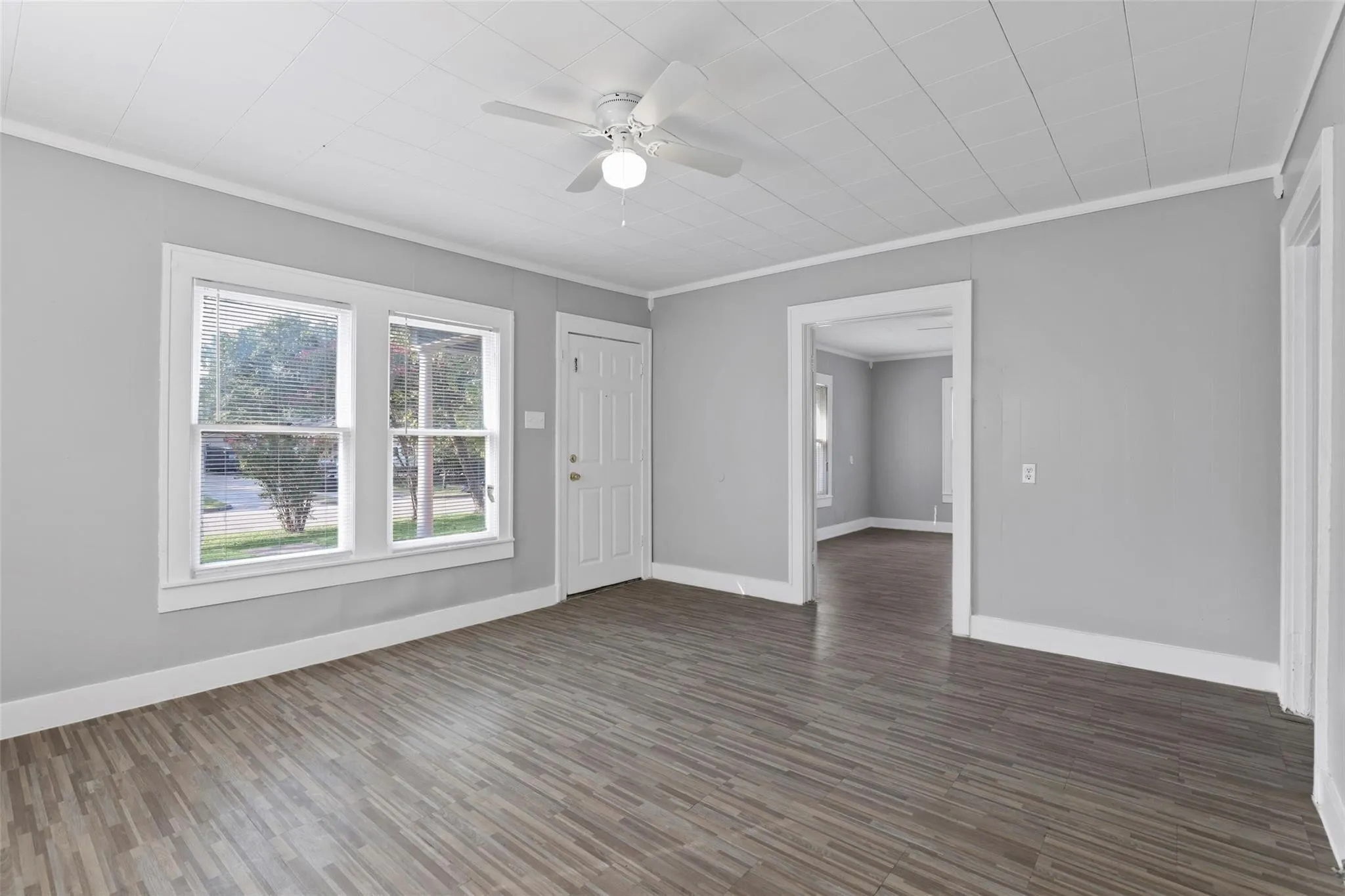 Single Family Residence For Rent in Dallas County , 2821 Gladstone Drive, Dallas, Texas 75211, 2 Bedroom, 1 Bathroom, Garage spaces, 982 Sqft, built in 1930, mls#21336396, Real Estate Agent in Dallas, Homes For Rent in Dallas county, Homes For Rent in Dallas, Realtor in Dallas Texas, Real Estate Brokerage Independent Realty Texas, Luminita Cordes Realtor