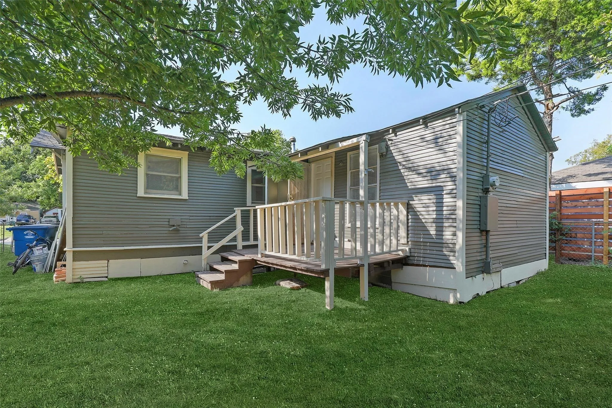 Single Family Residence For Rent in Dallas County , 2821 Gladstone Drive, Dallas, Texas 75211, 2 Bedroom, 1 Bathroom, Garage spaces, 982 Sqft, built in 1930, mls#21336396, Real Estate Agent in Dallas, Homes For Rent in Dallas county, Homes For Rent in Dallas, Realtor in Dallas Texas, Real Estate Brokerage Independent Realty Texas, Luminita Cordes Realtor