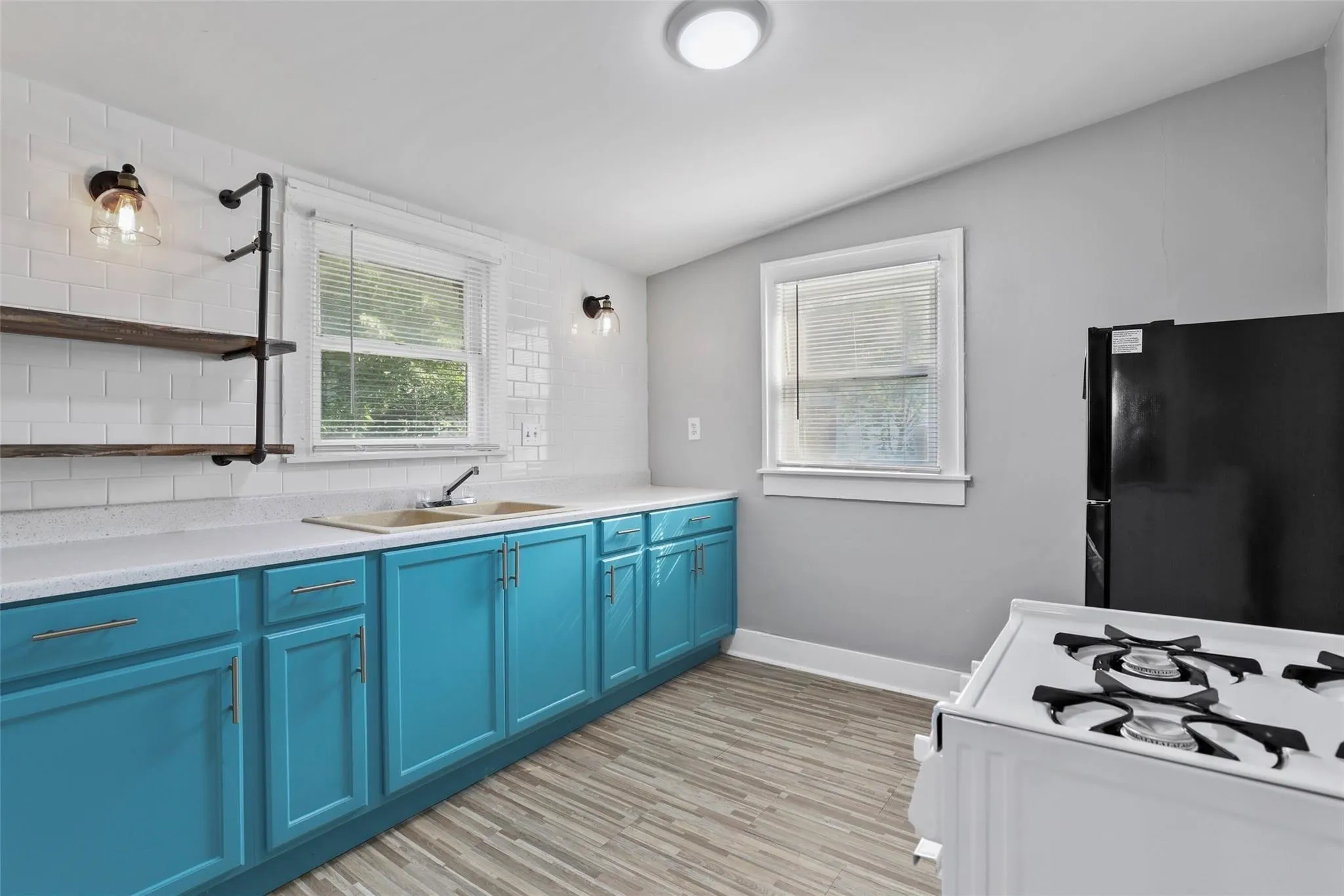 Single Family Residence For Rent in Dallas County , 2821 Gladstone Drive, Dallas, Texas 75211, 2 Bedroom, 1 Bathroom, Garage spaces, 982 Sqft, built in 1930, mls#21336396, Real Estate Agent in Dallas, Homes For Rent in Dallas county, Homes For Rent in Dallas, Realtor in Dallas Texas, Real Estate Brokerage Independent Realty Texas, Luminita Cordes Realtor