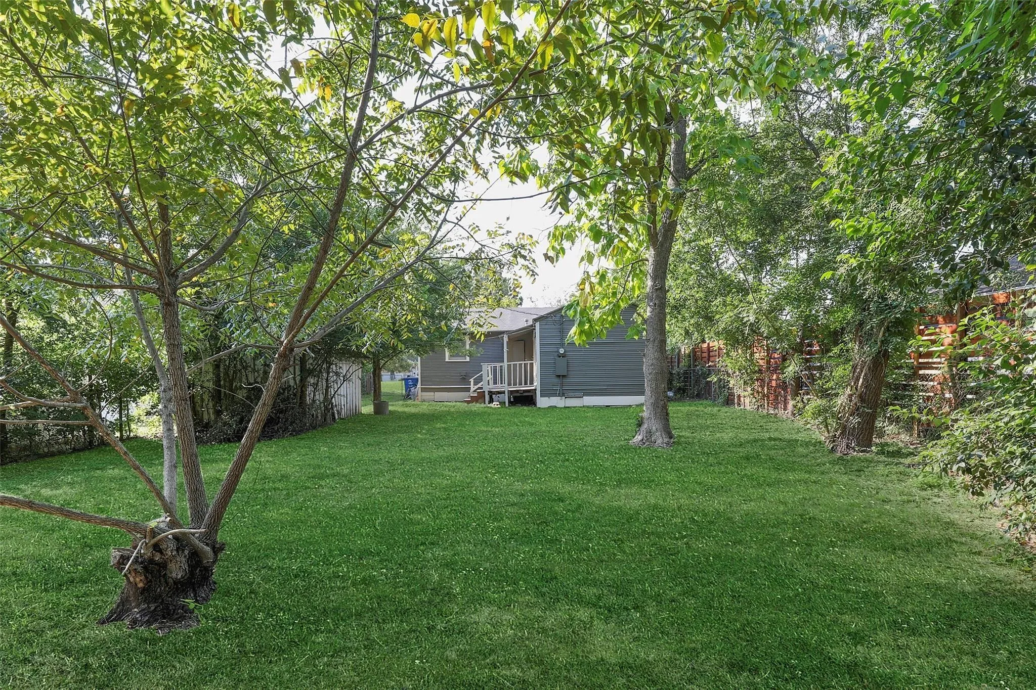 Single Family Residence For Rent in Dallas County , 2821 Gladstone Drive, Dallas, Texas 75211, 2 Bedroom, 1 Bathroom, Garage spaces, 982 Sqft, built in 1930, mls#21336396, Real Estate Agent in Dallas, Homes For Rent in Dallas county, Homes For Rent in Dallas, Realtor in Dallas Texas, Real Estate Brokerage Independent Realty Texas, Luminita Cordes Realtor