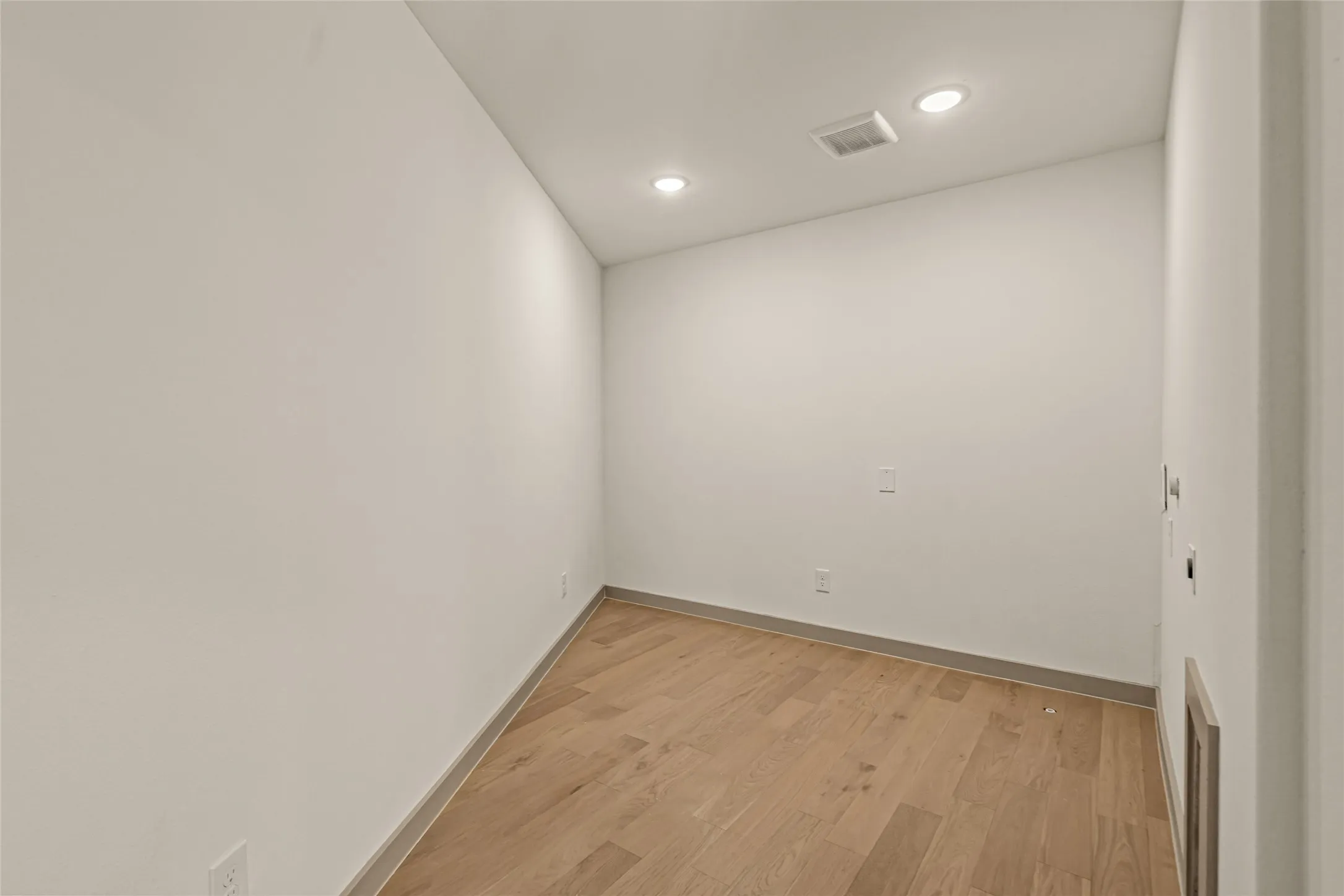 Single Family Residence For Sale in Tarrant County , 2729 Azalea Park Circle, Fort Worth, Texas 76107, 2 Bedroom, 3 Bathroom, 2 Garage spaces, 1,563 Sqft, built in 2026, mls#21334582, Real Estate Agent in Fort Worth, Homes For Sale in Tarrant county, Homes For Sale in Fort Worth, Realtor in Fort Worth Texas, Real Estate Brokerage Independent Realty Texas, Luminita Cordes Realtor