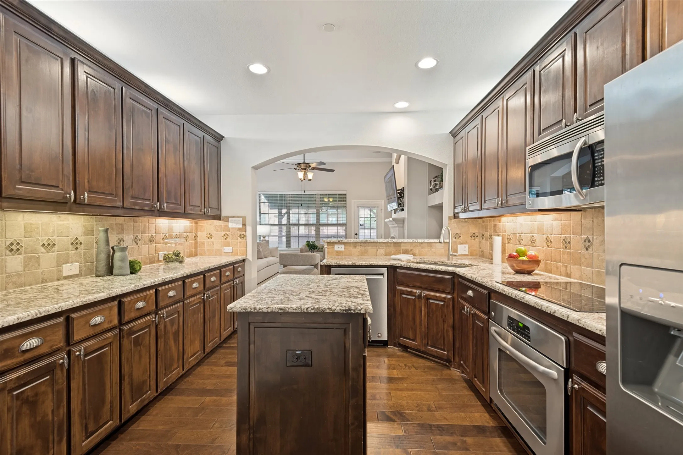 Single Family Residence For Sale in Dallas County , 6206 Shoal Creek Trail, Garland, Texas 75044, 3 Bedroom, 3 Bathroom, 2 Garage spaces, 2,267 Sqft, built in 2008, mls#21336068, Real Estate Agent in Garland, Homes For Sale in Dallas county, Homes For Sale in Garland, Realtor in Garland Texas, Real Estate Brokerage Independent Realty Texas, Luminita Cordes Realtor