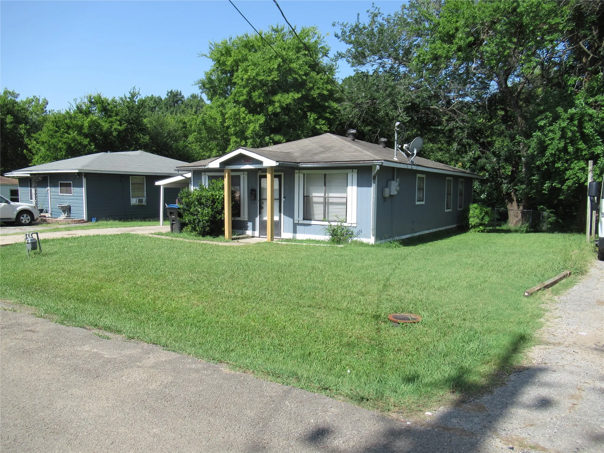 Single Family Residence For Sale in Hunt County , 4214 3rd Street, Greenville, Texas 75401, 3 Bedroom, 2 Bathroom, Garage spaces, 984 Sqft, built in 1970, mls#21336346, Real Estate Agent in Greenville, Homes For Sale in Hunt county, Homes For Sale in Greenville, Realtor in Greenville Texas, Real Estate Brokerage Independent Realty Texas, Luminita Cordes Realtor