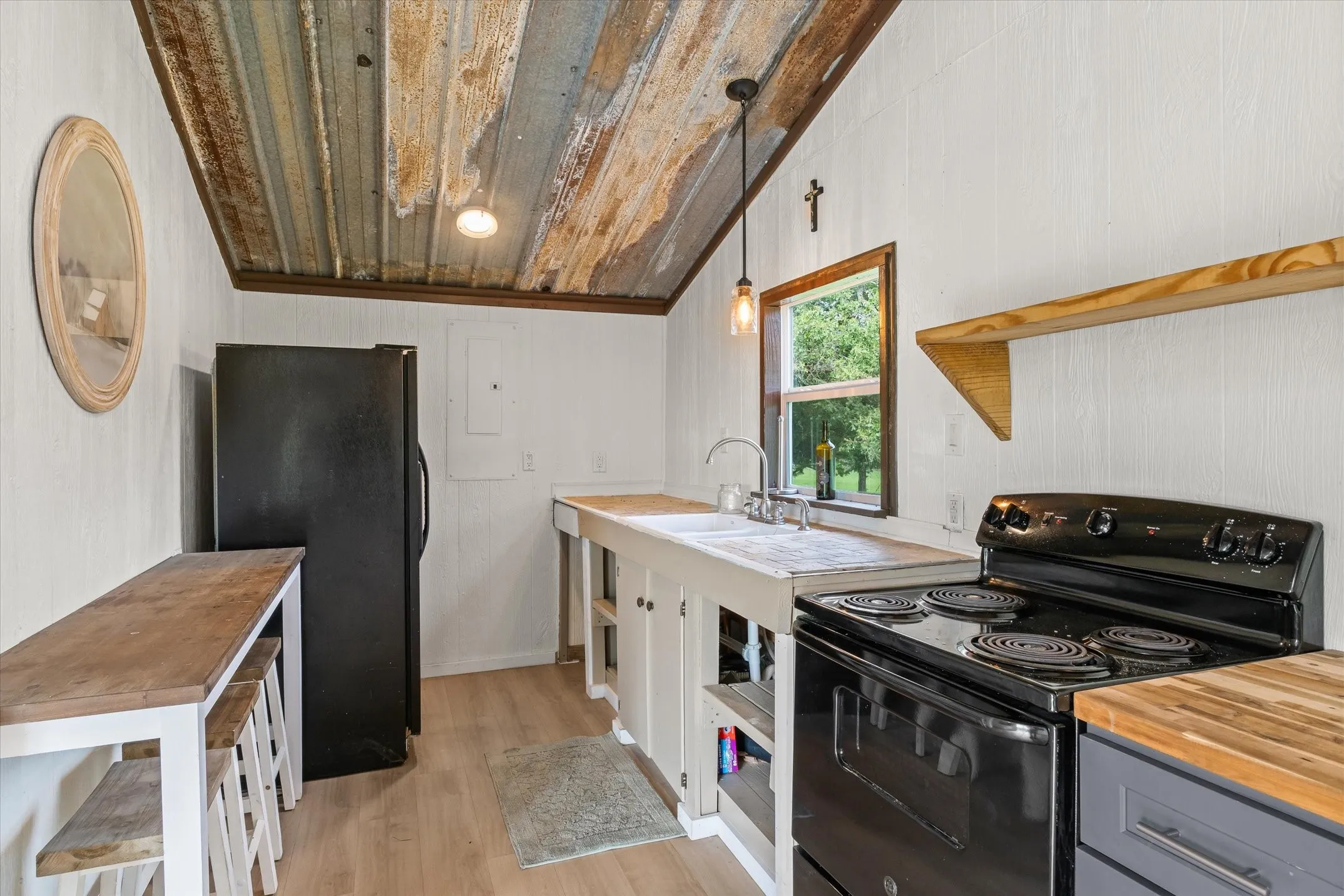 Single Family Residence For Sale in Van Zandt County , 1083 VZ County Road 1319, Grand Saline, Texas 75140, 1 Bedroom, 1 Bathroom, Garage spaces, 680 Sqft, built in 2018, mls#21334335, Real Estate Agent in Grand Saline, Homes For Sale in Van Zandt county, Homes For Sale in Grand Saline, Realtor in Grand Saline Texas, Real Estate Brokerage Independent Realty Texas, Luminita Cordes Realtor