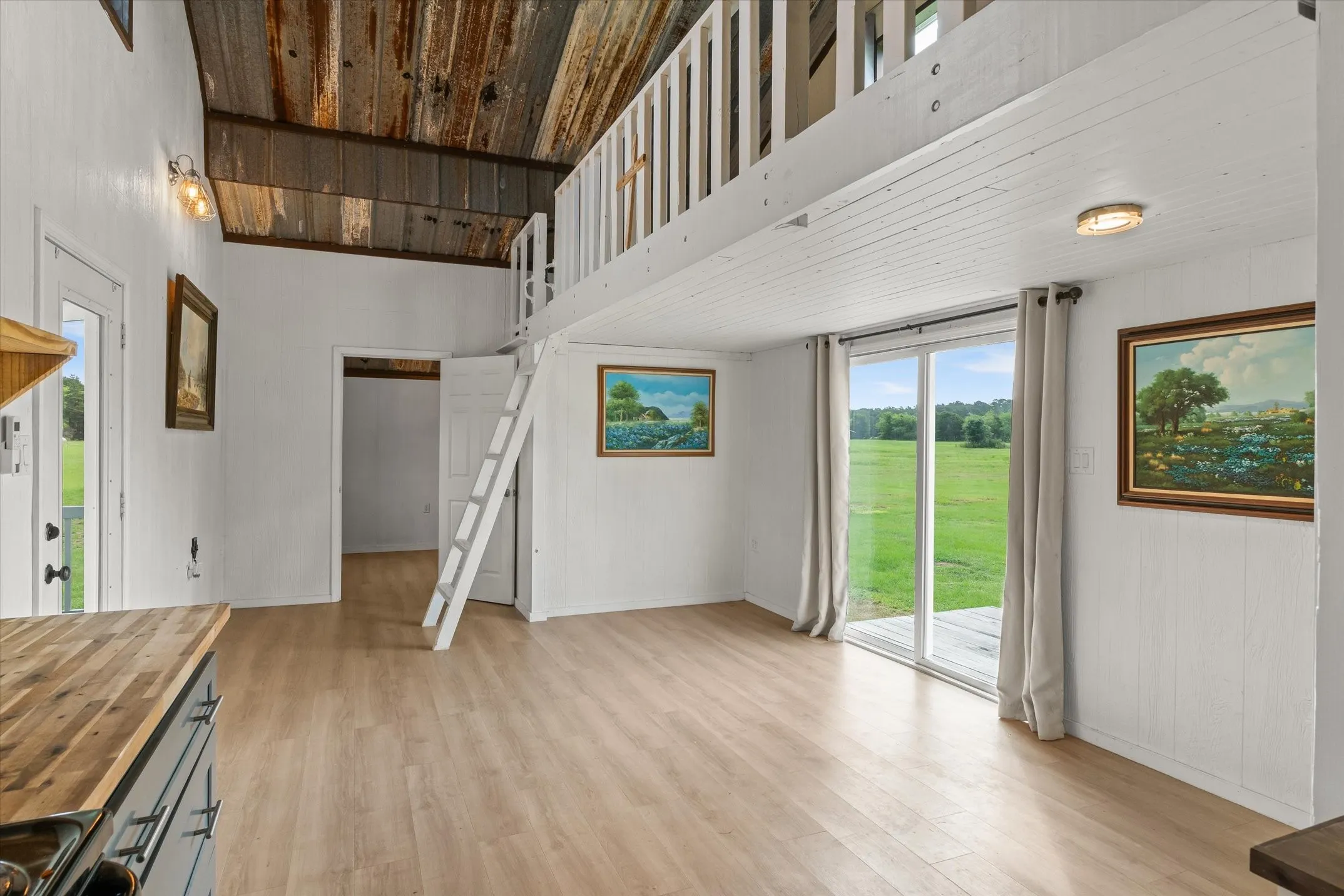 Single Family Residence For Sale in Van Zandt County , 1083 VZ County Road 1319, Grand Saline, Texas 75140, 1 Bedroom, 1 Bathroom, Garage spaces, 680 Sqft, built in 2018, mls#21334335, Real Estate Agent in Grand Saline, Homes For Sale in Van Zandt county, Homes For Sale in Grand Saline, Realtor in Grand Saline Texas, Real Estate Brokerage Independent Realty Texas, Luminita Cordes Realtor