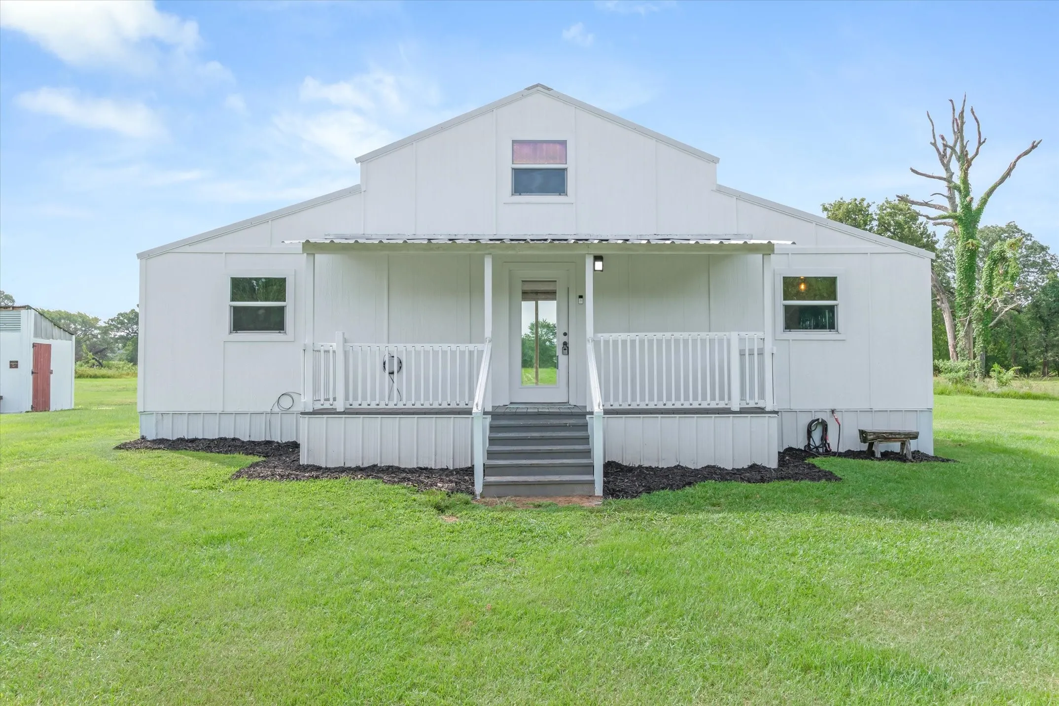 Single Family Residence For Sale in Van Zandt County , 1083 VZ County Road 1319, Grand Saline, Texas 75140, 1 Bedroom, 1 Bathroom, Garage spaces, 680 Sqft, built in 2018, mls#21334335, Real Estate Agent in Grand Saline, Homes For Sale in Van Zandt county, Homes For Sale in Grand Saline, Realtor in Grand Saline Texas, Real Estate Brokerage Independent Realty Texas, Luminita Cordes Realtor