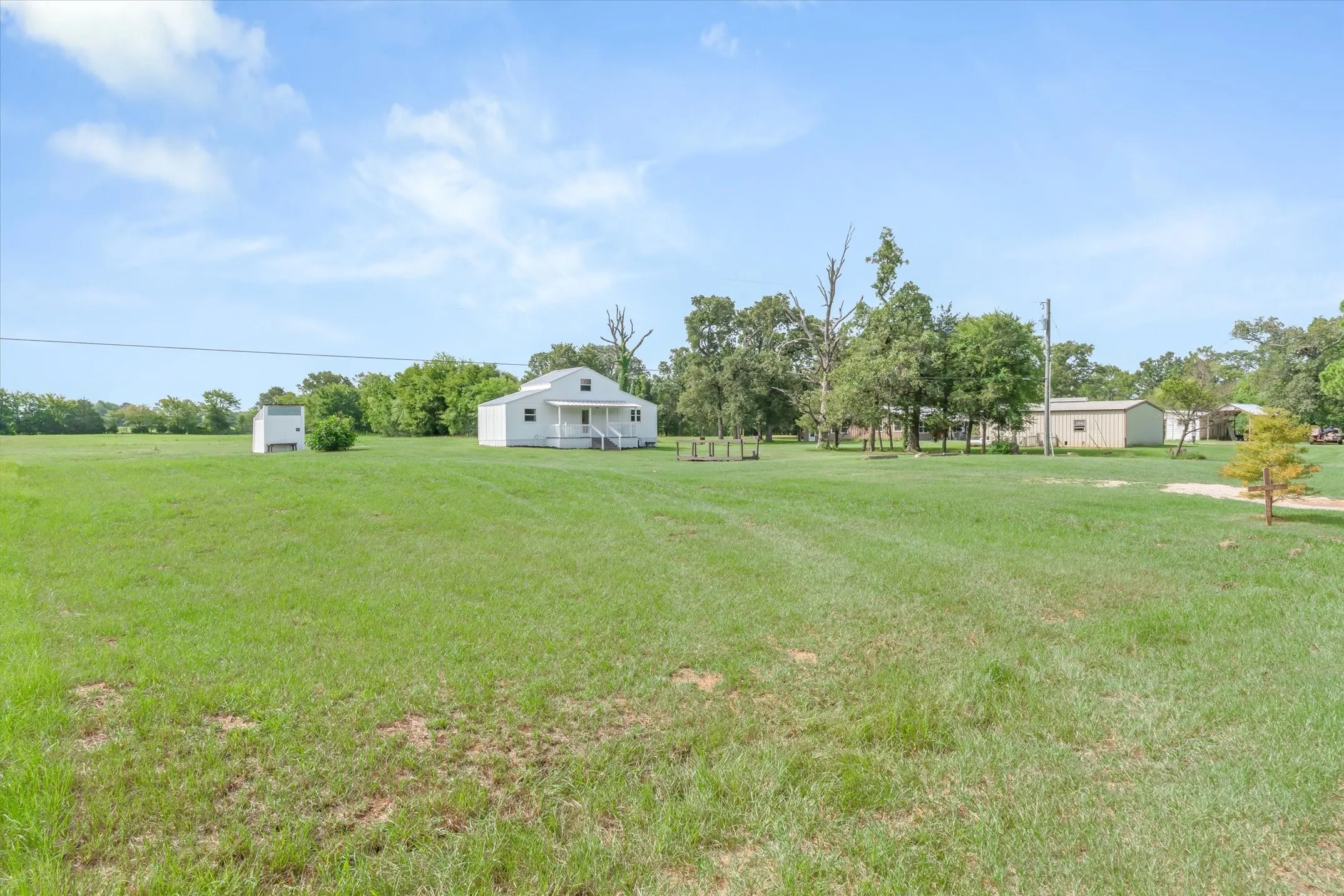 Single Family Residence For Sale in Van Zandt County , 1083 VZ County Road 1319, Grand Saline, Texas 75140, 1 Bedroom, 1 Bathroom, Garage spaces, 680 Sqft, built in 2018, mls#21334335, Real Estate Agent in Grand Saline, Homes For Sale in Van Zandt county, Homes For Sale in Grand Saline, Realtor in Grand Saline Texas, Real Estate Brokerage Independent Realty Texas, Luminita Cordes Realtor