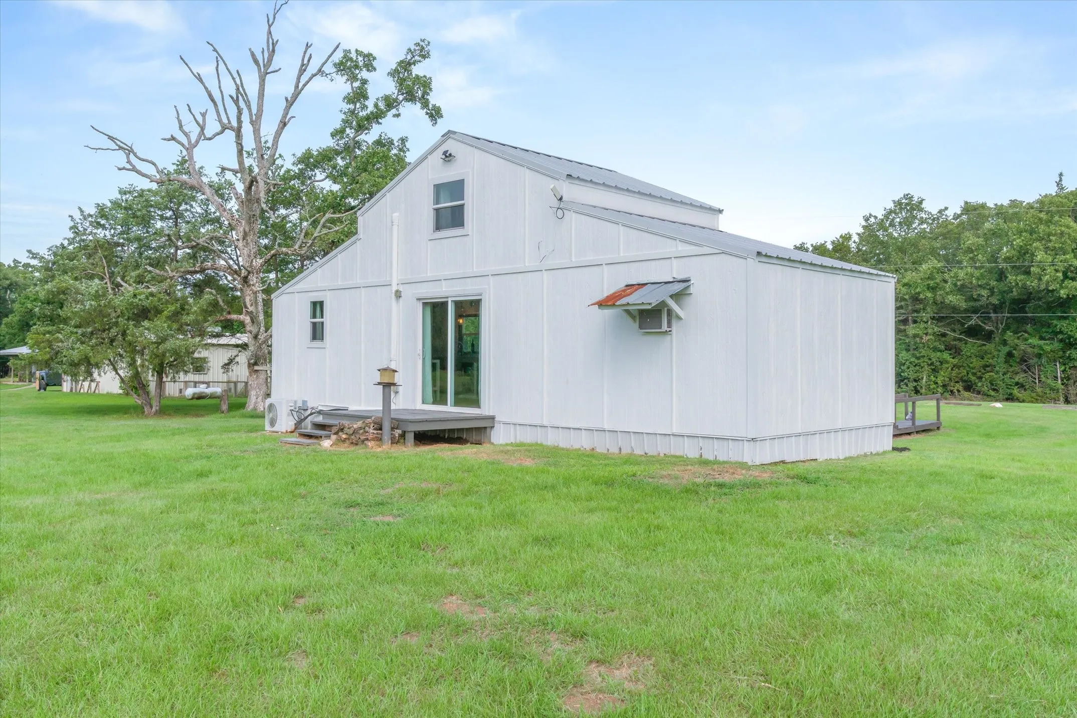 Single Family Residence For Sale in Van Zandt County , 1083 VZ County Road 1319, Grand Saline, Texas 75140, 1 Bedroom, 1 Bathroom, Garage spaces, 680 Sqft, built in 2018, mls#21334335, Real Estate Agent in Grand Saline, Homes For Sale in Van Zandt county, Homes For Sale in Grand Saline, Realtor in Grand Saline Texas, Real Estate Brokerage Independent Realty Texas, Luminita Cordes Realtor
