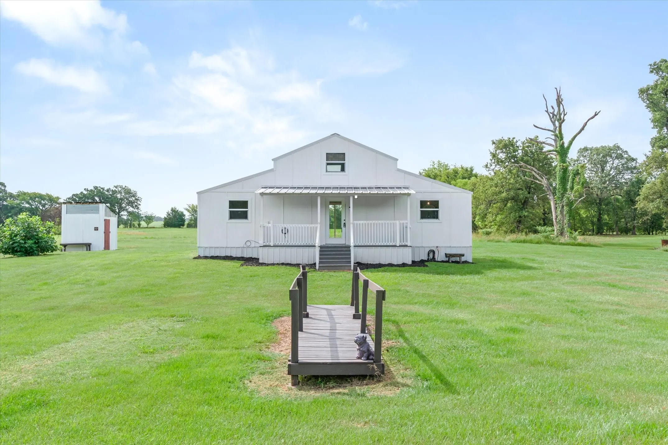 Single Family Residence For Sale in Van Zandt County , 1083 VZ County Road 1319, Grand Saline, Texas 75140, 1 Bedroom, 1 Bathroom, Garage spaces, 680 Sqft, built in 2018, mls#21334335, Real Estate Agent in Grand Saline, Homes For Sale in Van Zandt county, Homes For Sale in Grand Saline, Realtor in Grand Saline Texas, Real Estate Brokerage Independent Realty Texas, Luminita Cordes Realtor