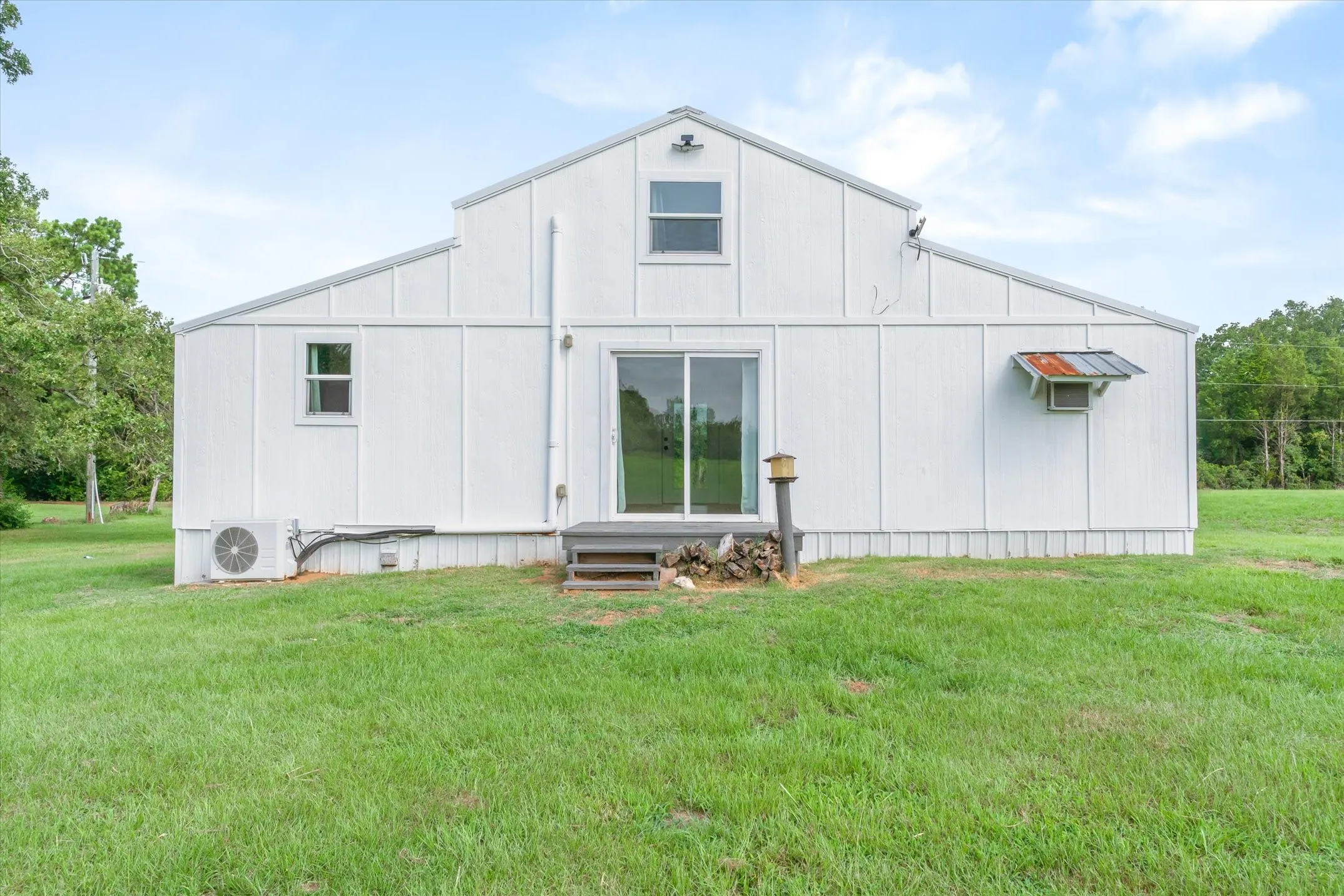 Single Family Residence For Sale in Van Zandt County , 1083 VZ County Road 1319, Grand Saline, Texas 75140, 1 Bedroom, 1 Bathroom, Garage spaces, 680 Sqft, built in 2018, mls#21334335, Real Estate Agent in Grand Saline, Homes For Sale in Van Zandt county, Homes For Sale in Grand Saline, Realtor in Grand Saline Texas, Real Estate Brokerage Independent Realty Texas, Luminita Cordes Realtor