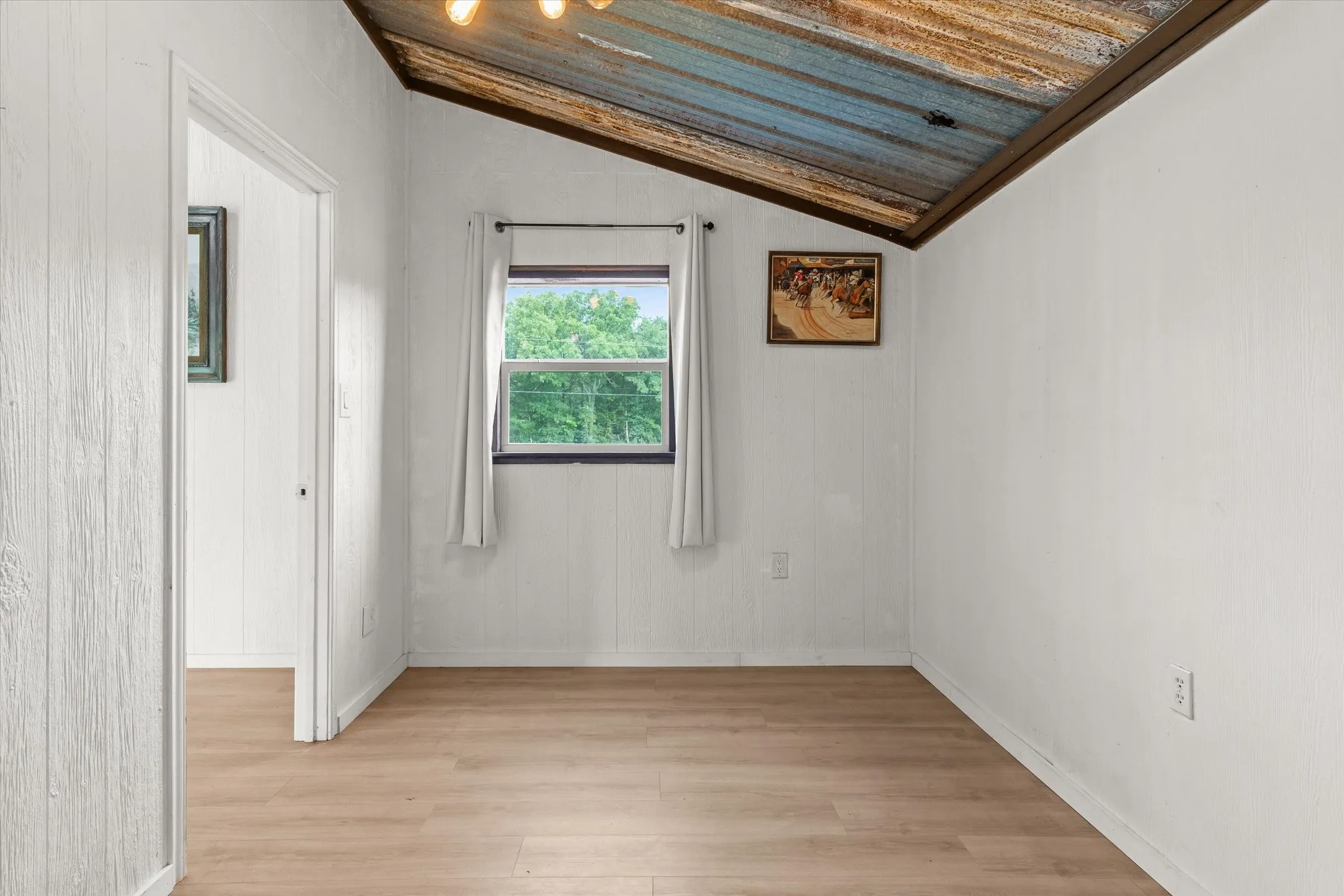 Single Family Residence For Sale in Van Zandt County , 1083 VZ County Road 1319, Grand Saline, Texas 75140, 1 Bedroom, 1 Bathroom, Garage spaces, 680 Sqft, built in 2018, mls#21334335, Real Estate Agent in Grand Saline, Homes For Sale in Van Zandt county, Homes For Sale in Grand Saline, Realtor in Grand Saline Texas, Real Estate Brokerage Independent Realty Texas, Luminita Cordes Realtor