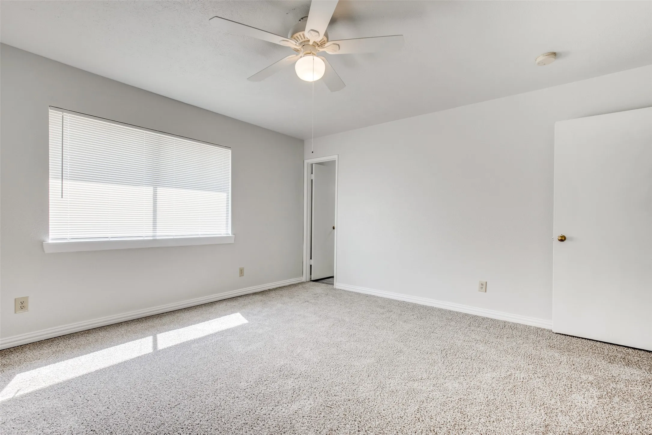 Single Family Residence For Sale in Dallas County , 408 Rockcrest Drive, Mesquite, Texas 75150, 3 Bedroom, 2 Bathroom, 2 Garage spaces, 1,415 Sqft, built in 1979, mls#21336357, Real Estate Agent in Mesquite, Homes For Sale in Dallas county, Homes For Sale in Mesquite, Realtor in Mesquite Texas, Real Estate Brokerage Independent Realty Texas, Luminita Cordes Realtor