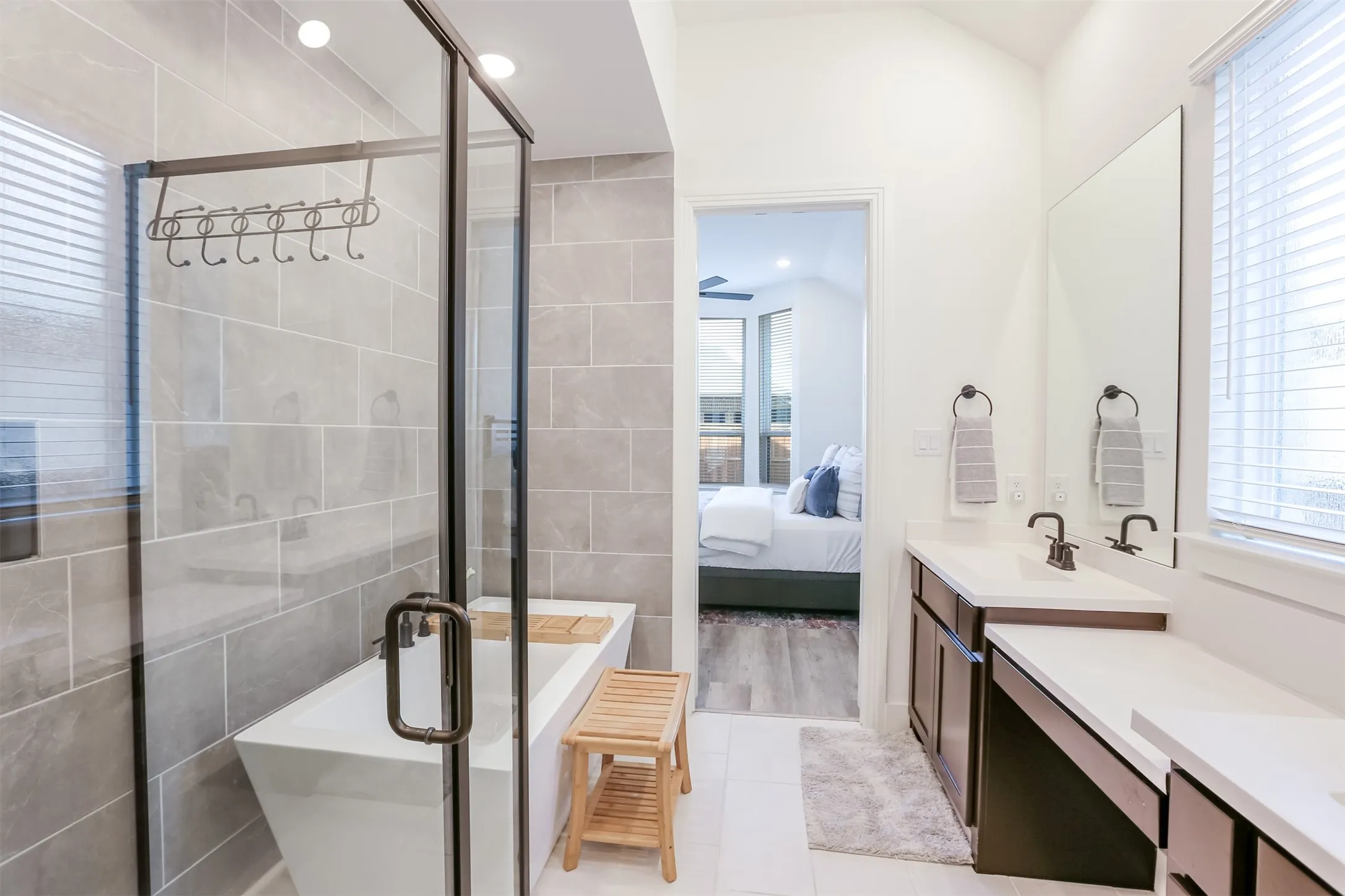 View of Hollywood tub and separate shower