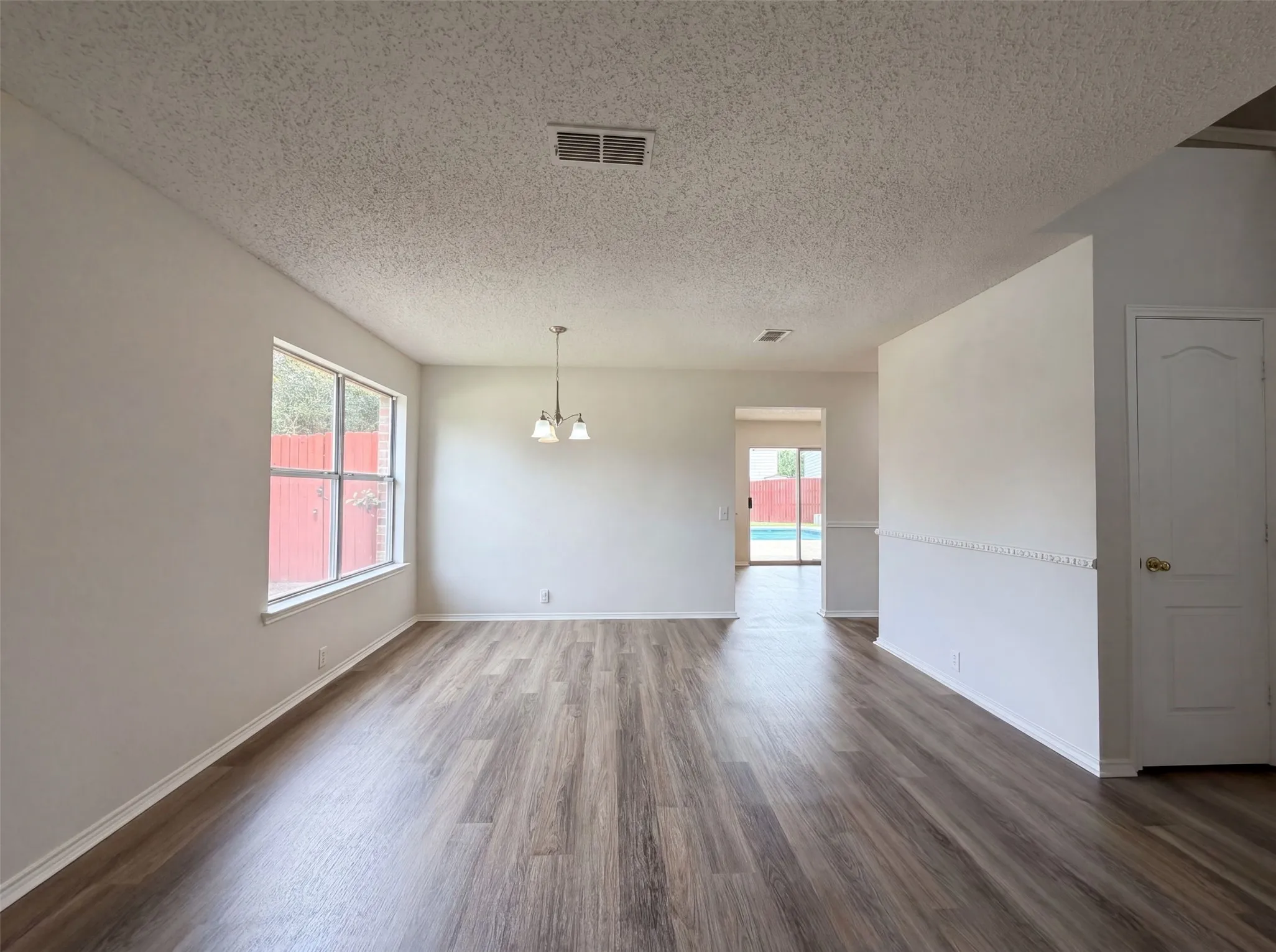 Single Family Residence For Sale in Tarrant County , 7001 Edmundson Drive, Arlington, Texas 76002, 4 Bedroom, 3 Bathroom, 2 Garage spaces, 2,125 Sqft, built in 1999, mls#21336434, Real Estate Agent in Arlington, Homes For Sale in Tarrant county, Homes For Sale in Arlington, Realtor in Arlington Texas, Real Estate Brokerage Independent Realty Texas, Luminita Cordes Realtor