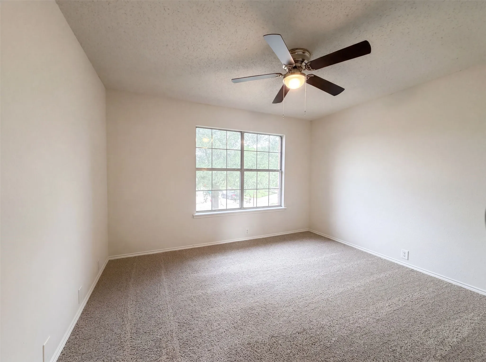 Single Family Residence For Sale in Tarrant County , 7001 Edmundson Drive, Arlington, Texas 76002, 4 Bedroom, 3 Bathroom, 2 Garage spaces, 2,125 Sqft, built in 1999, mls#21336434, Real Estate Agent in Arlington, Homes For Sale in Tarrant county, Homes For Sale in Arlington, Realtor in Arlington Texas, Real Estate Brokerage Independent Realty Texas, Luminita Cordes Realtor