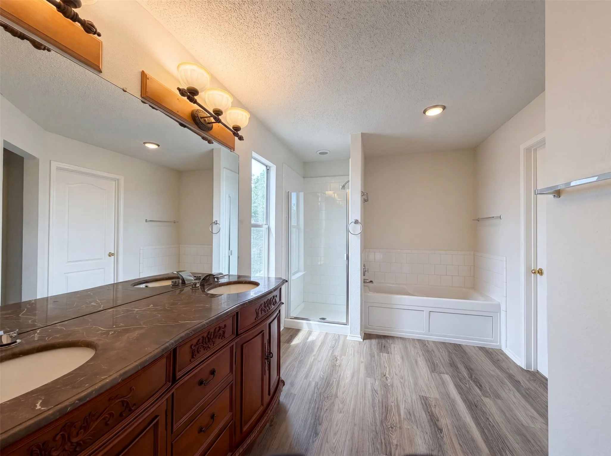 Single Family Residence For Sale in Tarrant County , 7001 Edmundson Drive, Arlington, Texas 76002, 4 Bedroom, 3 Bathroom, 2 Garage spaces, 2,125 Sqft, built in 1999, mls#21336434, Real Estate Agent in Arlington, Homes For Sale in Tarrant county, Homes For Sale in Arlington, Realtor in Arlington Texas, Real Estate Brokerage Independent Realty Texas, Luminita Cordes Realtor