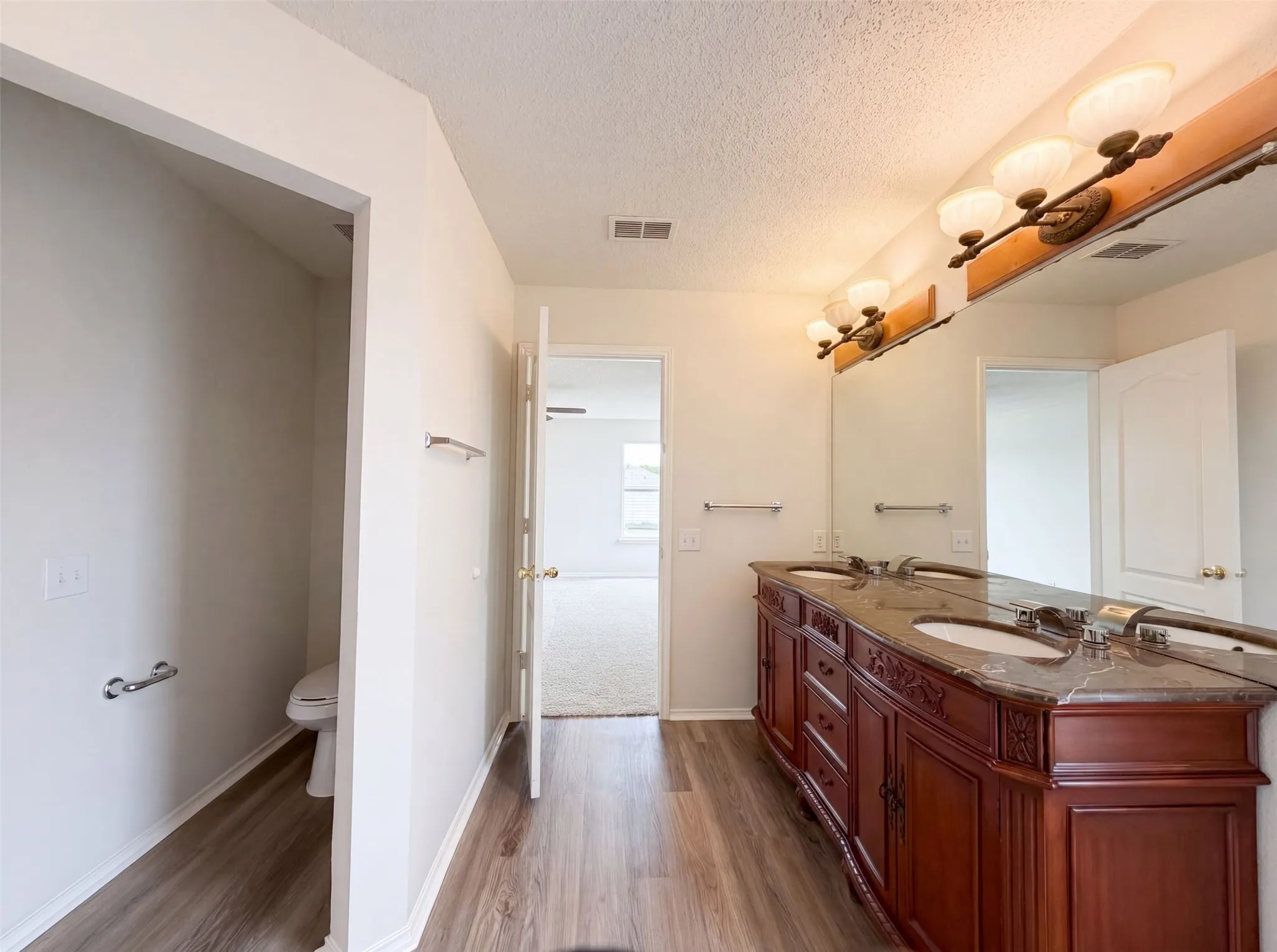 Single Family Residence For Sale in Tarrant County , 7001 Edmundson Drive, Arlington, Texas 76002, 4 Bedroom, 3 Bathroom, 2 Garage spaces, 2,125 Sqft, built in 1999, mls#21336434, Real Estate Agent in Arlington, Homes For Sale in Tarrant county, Homes For Sale in Arlington, Realtor in Arlington Texas, Real Estate Brokerage Independent Realty Texas, Luminita Cordes Realtor