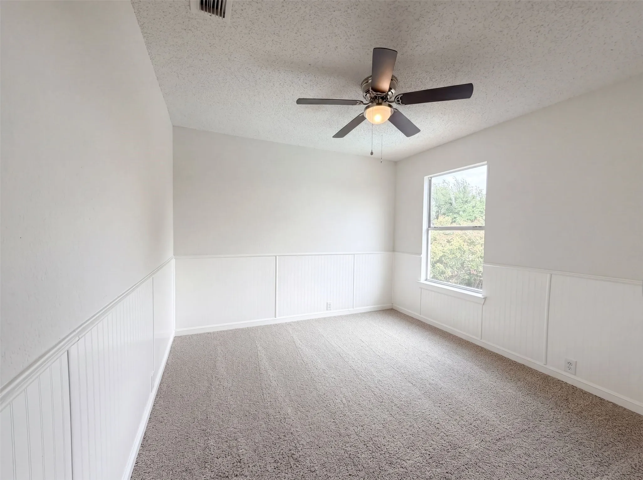 Single Family Residence For Sale in Tarrant County , 7001 Edmundson Drive, Arlington, Texas 76002, 4 Bedroom, 3 Bathroom, 2 Garage spaces, 2,125 Sqft, built in 1999, mls#21336434, Real Estate Agent in Arlington, Homes For Sale in Tarrant county, Homes For Sale in Arlington, Realtor in Arlington Texas, Real Estate Brokerage Independent Realty Texas, Luminita Cordes Realtor