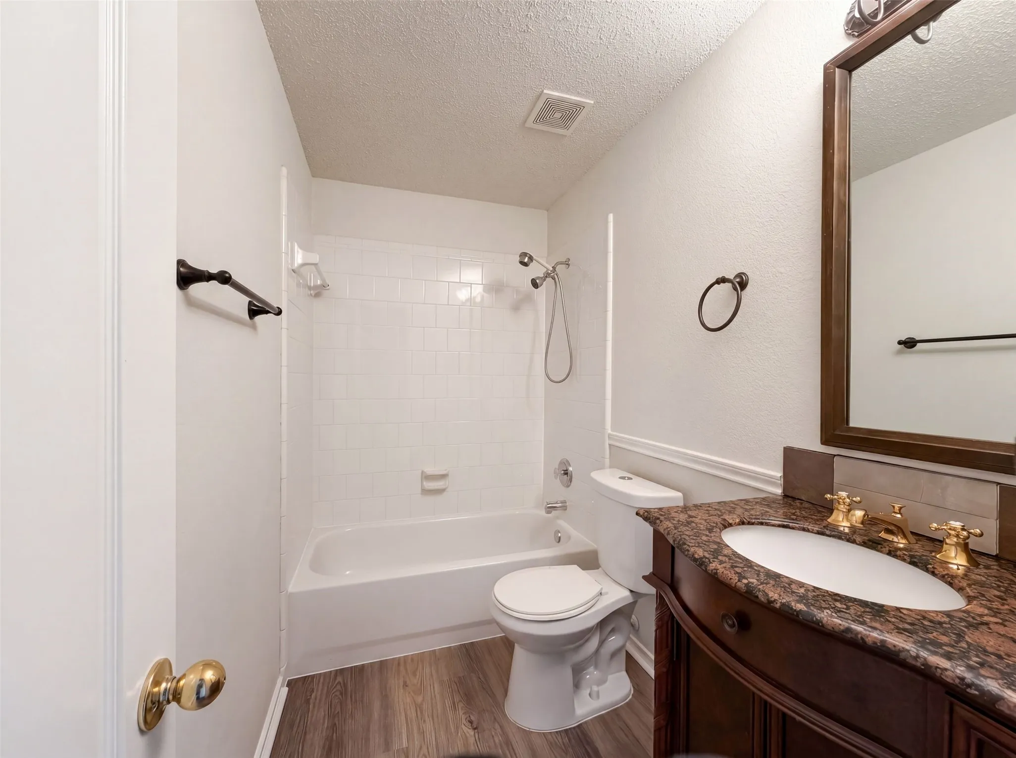 Single Family Residence For Sale in Tarrant County , 7001 Edmundson Drive, Arlington, Texas 76002, 4 Bedroom, 3 Bathroom, 2 Garage spaces, 2,125 Sqft, built in 1999, mls#21336434, Real Estate Agent in Arlington, Homes For Sale in Tarrant county, Homes For Sale in Arlington, Realtor in Arlington Texas, Real Estate Brokerage Independent Realty Texas, Luminita Cordes Realtor