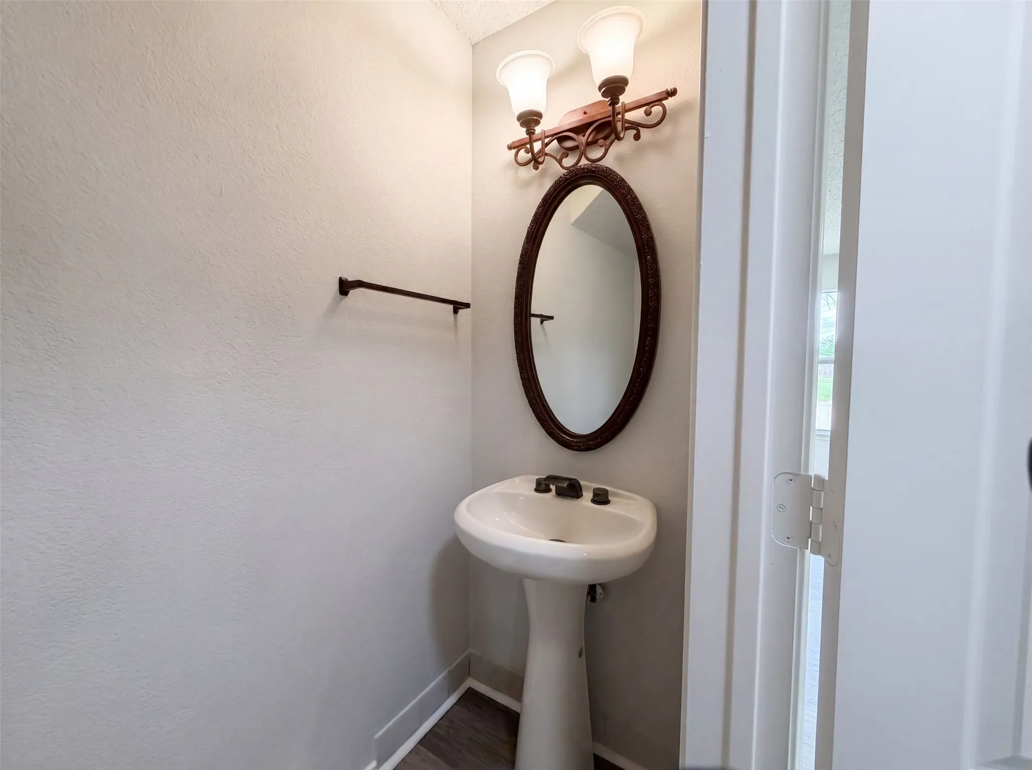 Single Family Residence For Sale in Tarrant County , 7001 Edmundson Drive, Arlington, Texas 76002, 4 Bedroom, 3 Bathroom, 2 Garage spaces, 2,125 Sqft, built in 1999, mls#21336434, Real Estate Agent in Arlington, Homes For Sale in Tarrant county, Homes For Sale in Arlington, Realtor in Arlington Texas, Real Estate Brokerage Independent Realty Texas, Luminita Cordes Realtor