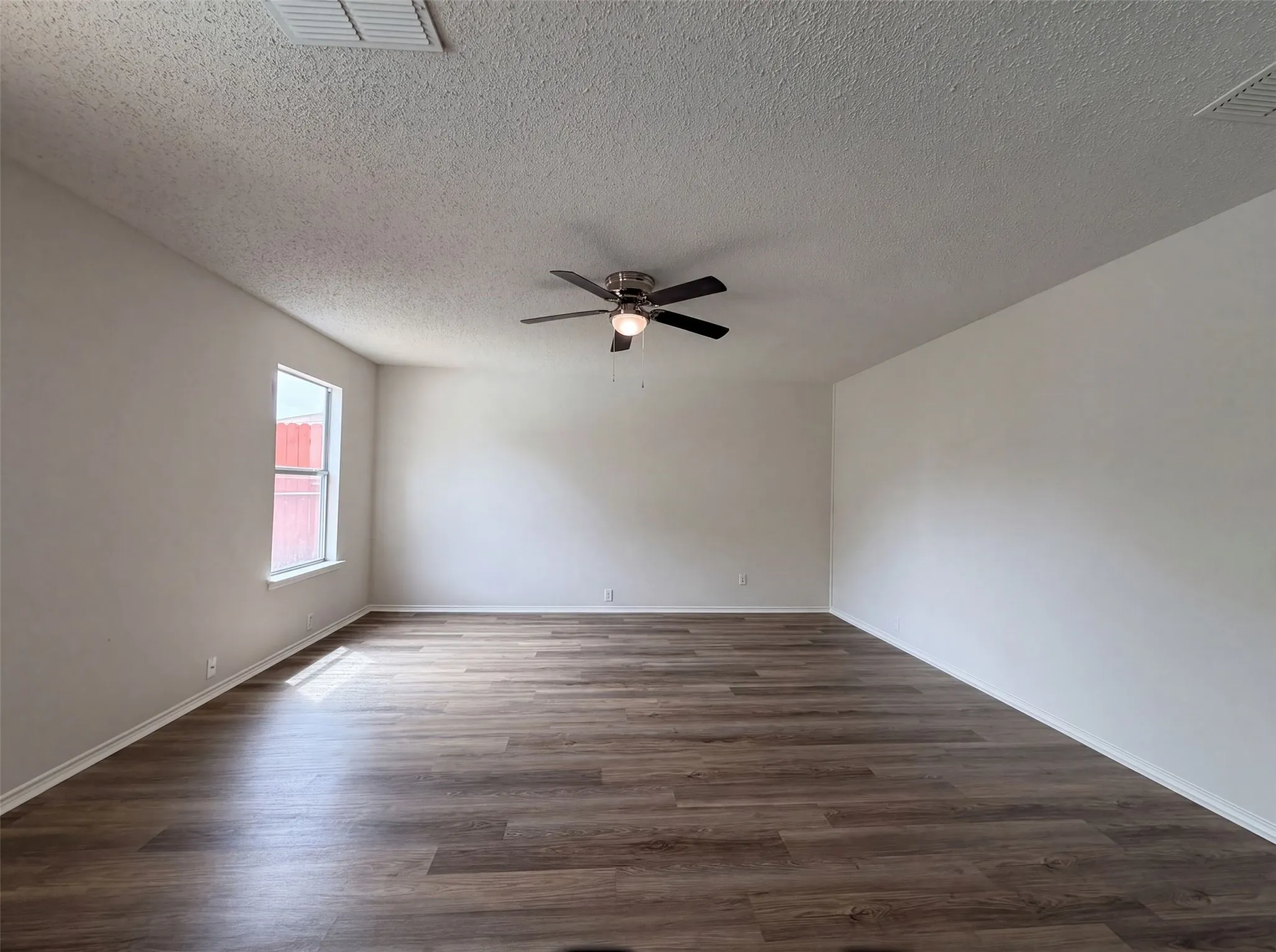 Single Family Residence For Sale in Tarrant County , 7001 Edmundson Drive, Arlington, Texas 76002, 4 Bedroom, 3 Bathroom, 2 Garage spaces, 2,125 Sqft, built in 1999, mls#21336434, Real Estate Agent in Arlington, Homes For Sale in Tarrant county, Homes For Sale in Arlington, Realtor in Arlington Texas, Real Estate Brokerage Independent Realty Texas, Luminita Cordes Realtor
