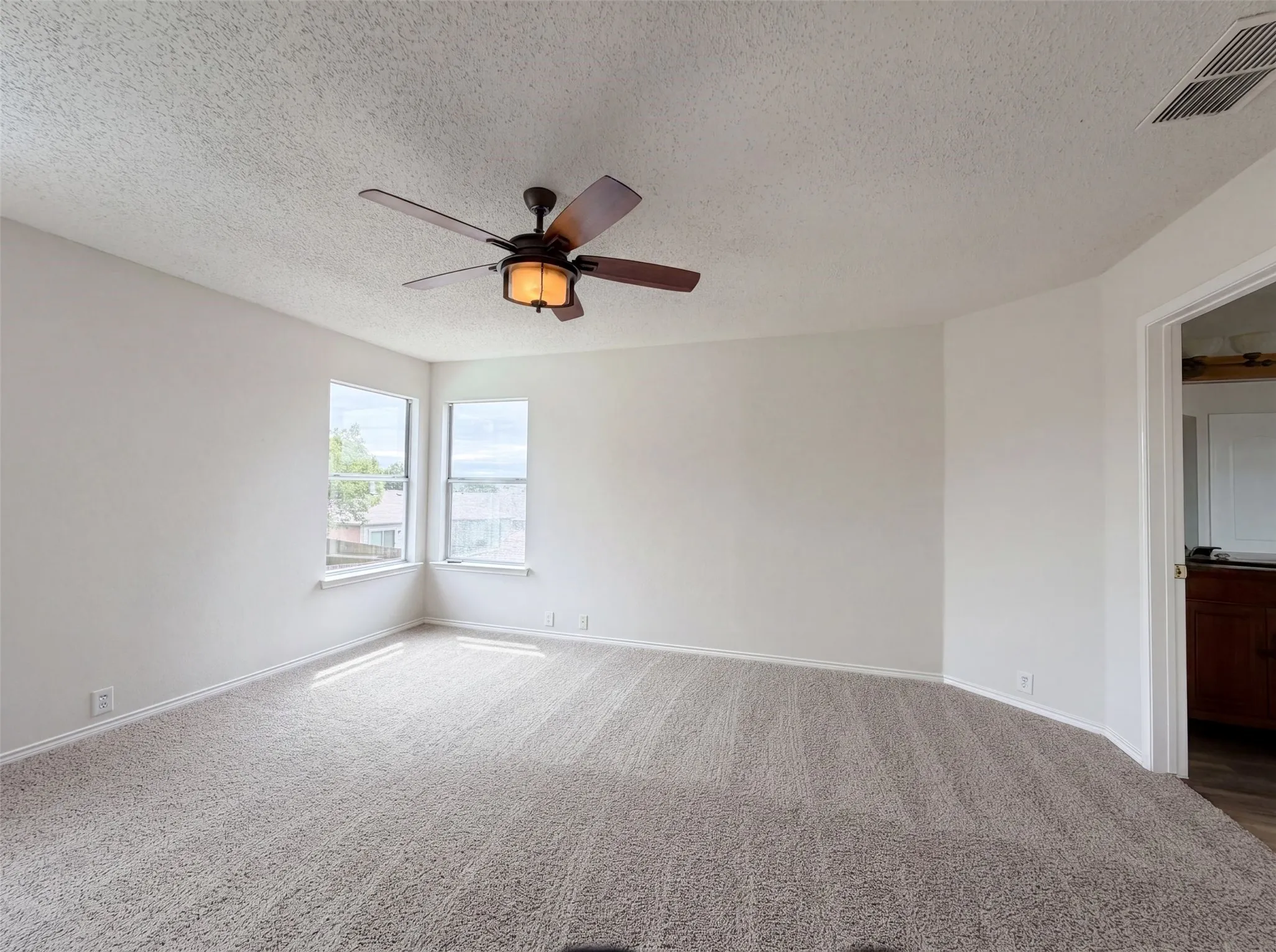 Single Family Residence For Sale in Tarrant County , 7001 Edmundson Drive, Arlington, Texas 76002, 4 Bedroom, 3 Bathroom, 2 Garage spaces, 2,125 Sqft, built in 1999, mls#21336434, Real Estate Agent in Arlington, Homes For Sale in Tarrant county, Homes For Sale in Arlington, Realtor in Arlington Texas, Real Estate Brokerage Independent Realty Texas, Luminita Cordes Realtor