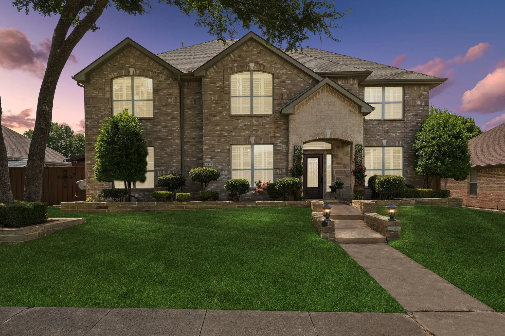 Single Family Residence For Sale in Dallas County , 1214 Donegal Lane, Garland, Texas 75044, 5 Bedroom, 4 Bathroom, 2 Garage spaces, 3,500 Sqft, built in 1997, mls#21334678, Real Estate Agent in Garland, Homes For Sale in Dallas county, Homes For Sale in Garland, Realtor in Garland Texas, Real Estate Brokerage Independent Realty Texas, Luminita Cordes Realtor