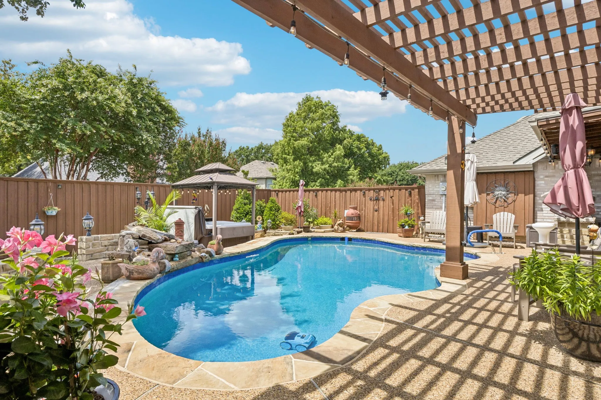 Single Family Residence For Sale in Dallas County , 1214 Donegal Lane, Garland, Texas 75044, 5 Bedroom, 4 Bathroom, 2 Garage spaces, 3,500 Sqft, built in 1997, mls#21334678, Real Estate Agent in Garland, Homes For Sale in Dallas county, Homes For Sale in Garland, Realtor in Garland Texas, Real Estate Brokerage Independent Realty Texas, Luminita Cordes Realtor
