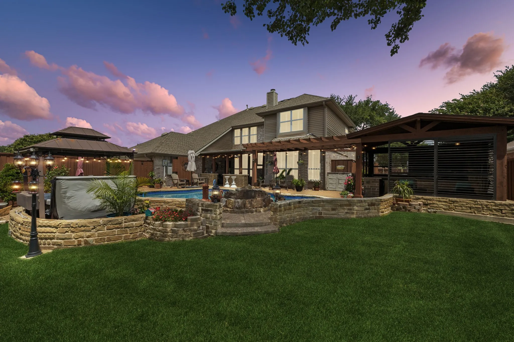 Single Family Residence For Sale in Dallas County , 1214 Donegal Lane, Garland, Texas 75044, 5 Bedroom, 4 Bathroom, 2 Garage spaces, 3,500 Sqft, built in 1997, mls#21334678, Real Estate Agent in Garland, Homes For Sale in Dallas county, Homes For Sale in Garland, Realtor in Garland Texas, Real Estate Brokerage Independent Realty Texas, Luminita Cordes Realtor