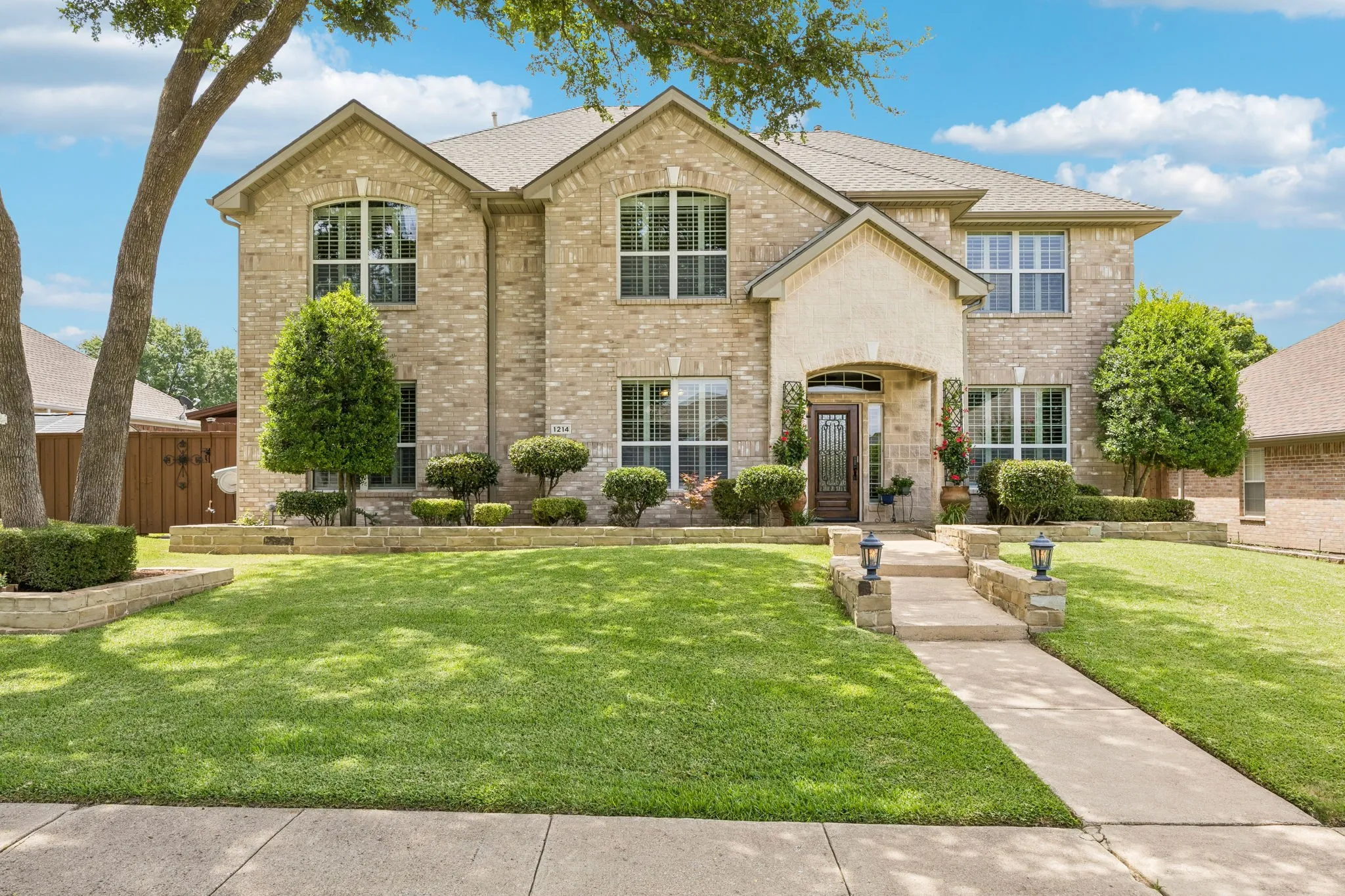 Single Family Residence For Sale in Dallas County , 1214 Donegal Lane, Garland, Texas 75044, 5 Bedroom, 4 Bathroom, 2 Garage spaces, 3,500 Sqft, built in 1997, mls#21334678, Real Estate Agent in Garland, Homes For Sale in Dallas county, Homes For Sale in Garland, Realtor in Garland Texas, Real Estate Brokerage Independent Realty Texas, Luminita Cordes Realtor