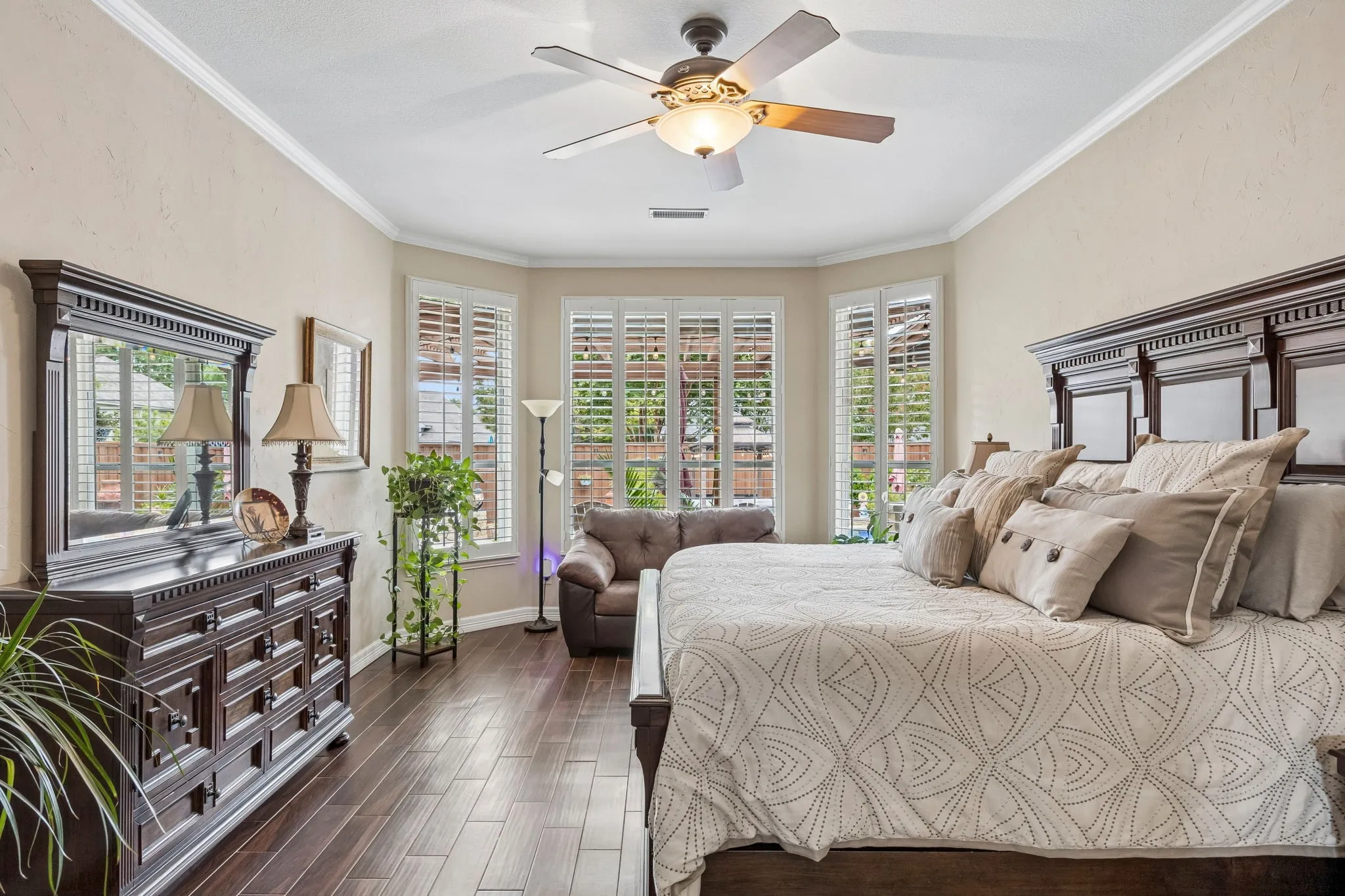Single Family Residence For Sale in Dallas County , 1214 Donegal Lane, Garland, Texas 75044, 5 Bedroom, 4 Bathroom, 2 Garage spaces, 3,500 Sqft, built in 1997, mls#21334678, Real Estate Agent in Garland, Homes For Sale in Dallas county, Homes For Sale in Garland, Realtor in Garland Texas, Real Estate Brokerage Independent Realty Texas, Luminita Cordes Realtor