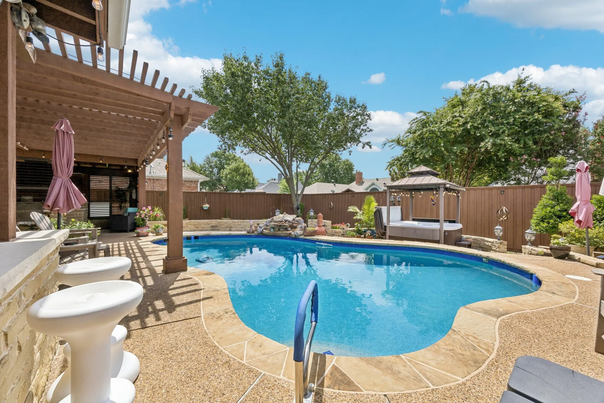 Single Family Residence For Sale in Dallas County , 1214 Donegal Lane, Garland, Texas 75044, 5 Bedroom, 4 Bathroom, 2 Garage spaces, 3,500 Sqft, built in 1997, mls#21334678, Real Estate Agent in Garland, Homes For Sale in Dallas county, Homes For Sale in Garland, Realtor in Garland Texas, Real Estate Brokerage Independent Realty Texas, Luminita Cordes Realtor