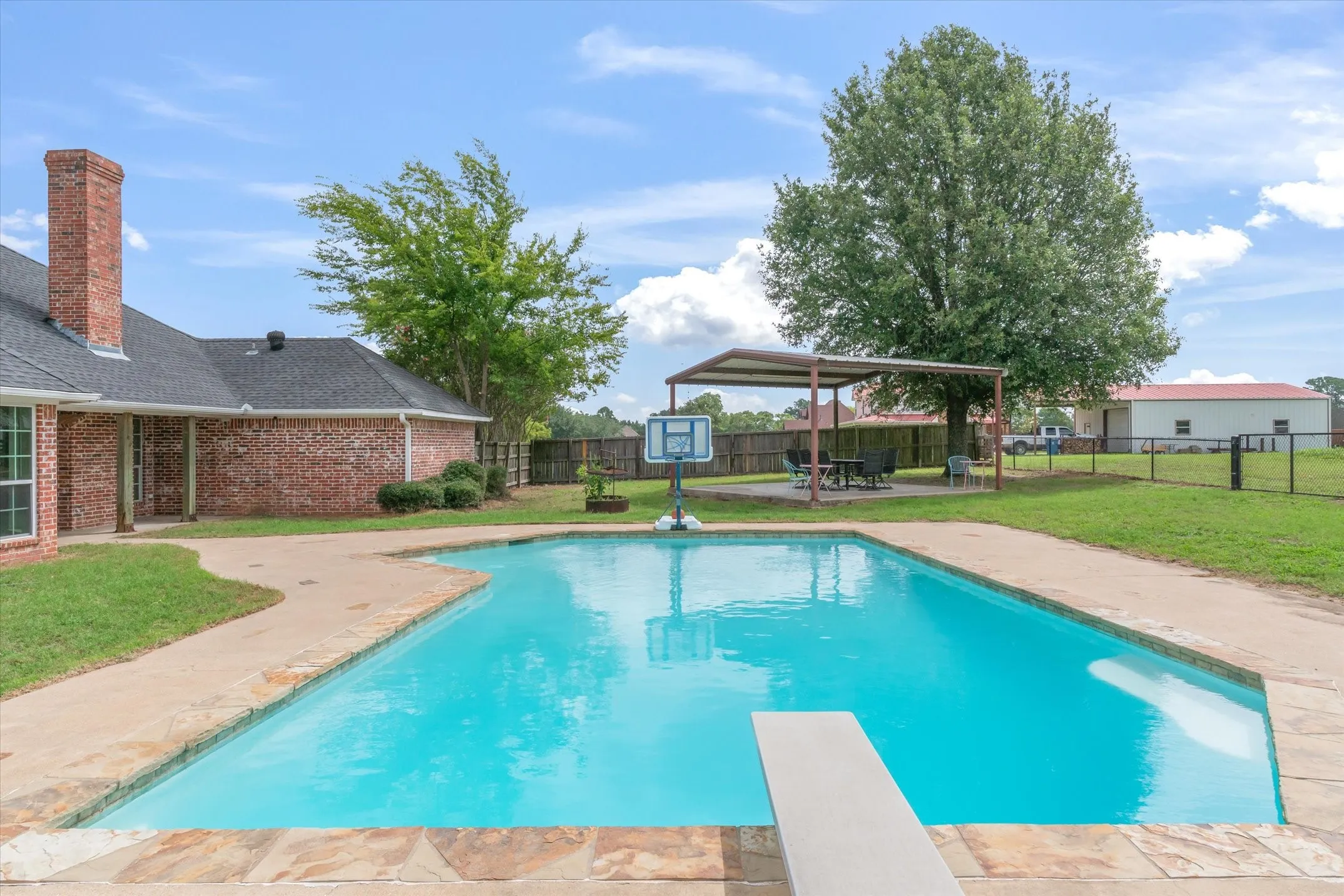 Single Family Residence For Sale in Van Zandt County , 169 VZ County Road 1503, Van, Texas 75790, 4 Bedroom, 3 Bathroom, 3 Garage spaces, 2,504 Sqft, built in 2002, mls#21335993, Real Estate Agent in Van, Homes For Sale in Van Zandt county, Homes For Sale in Van, Realtor in Van Texas, Real Estate Brokerage Independent Realty Texas, Luminita Cordes Realtor