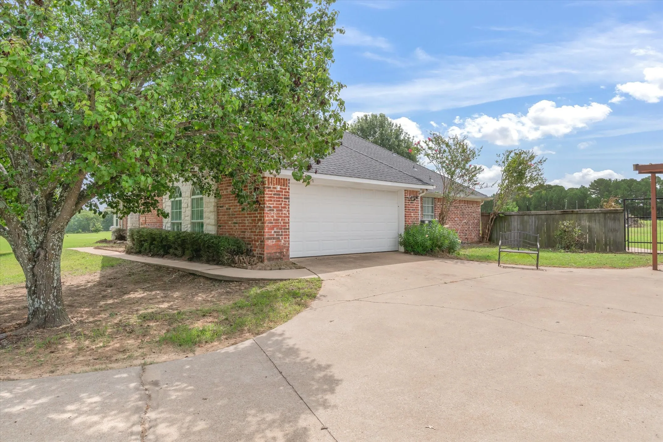 Single Family Residence For Sale in Van Zandt County , 169 VZ County Road 1503, Van, Texas 75790, 4 Bedroom, 3 Bathroom, 3 Garage spaces, 2,504 Sqft, built in 2002, mls#21335993, Real Estate Agent in Van, Homes For Sale in Van Zandt county, Homes For Sale in Van, Realtor in Van Texas, Real Estate Brokerage Independent Realty Texas, Luminita Cordes Realtor