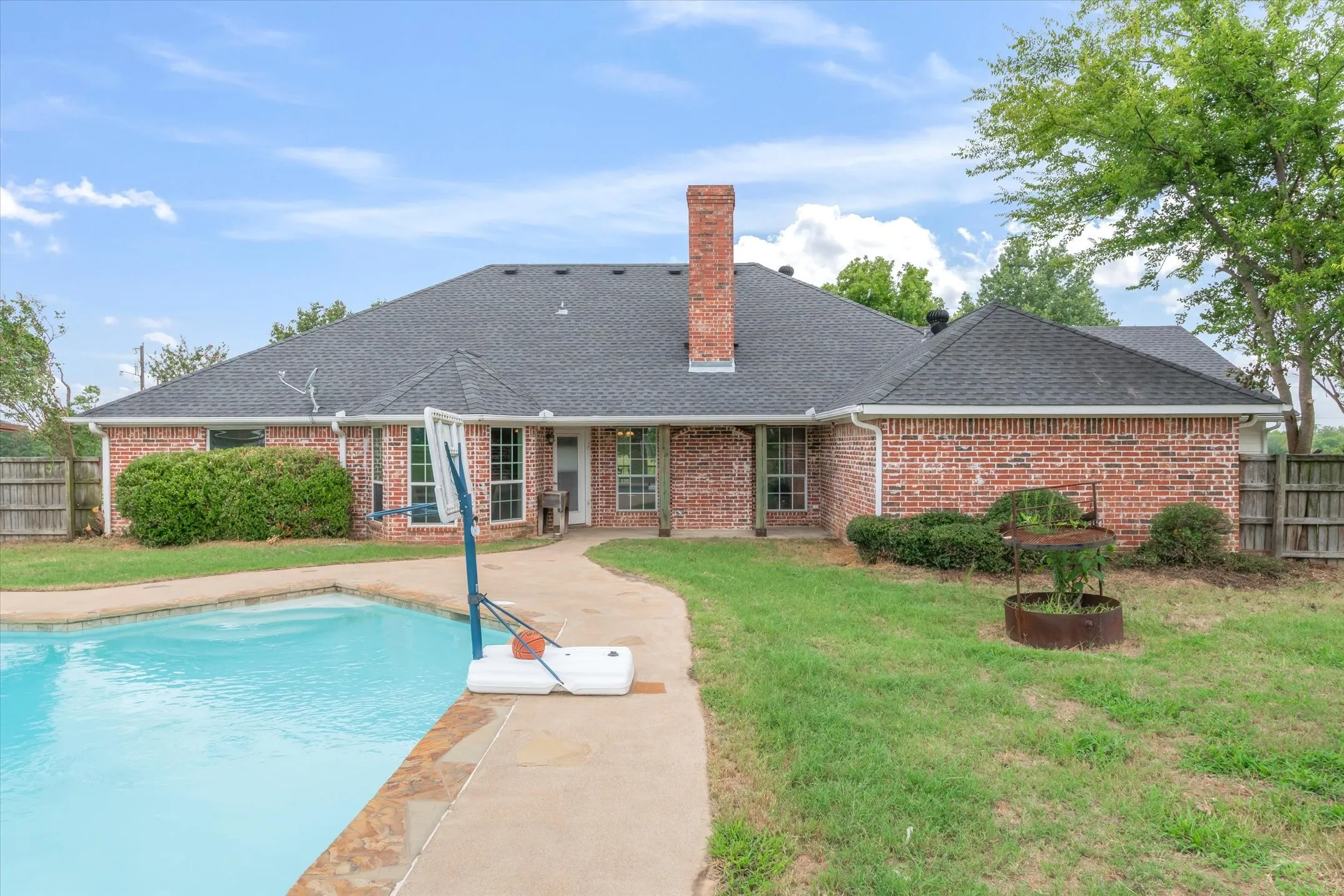 Single Family Residence For Sale in Van Zandt County , 169 VZ County Road 1503, Van, Texas 75790, 4 Bedroom, 3 Bathroom, 3 Garage spaces, 2,504 Sqft, built in 2002, mls#21335993, Real Estate Agent in Van, Homes For Sale in Van Zandt county, Homes For Sale in Van, Realtor in Van Texas, Real Estate Brokerage Independent Realty Texas, Luminita Cordes Realtor