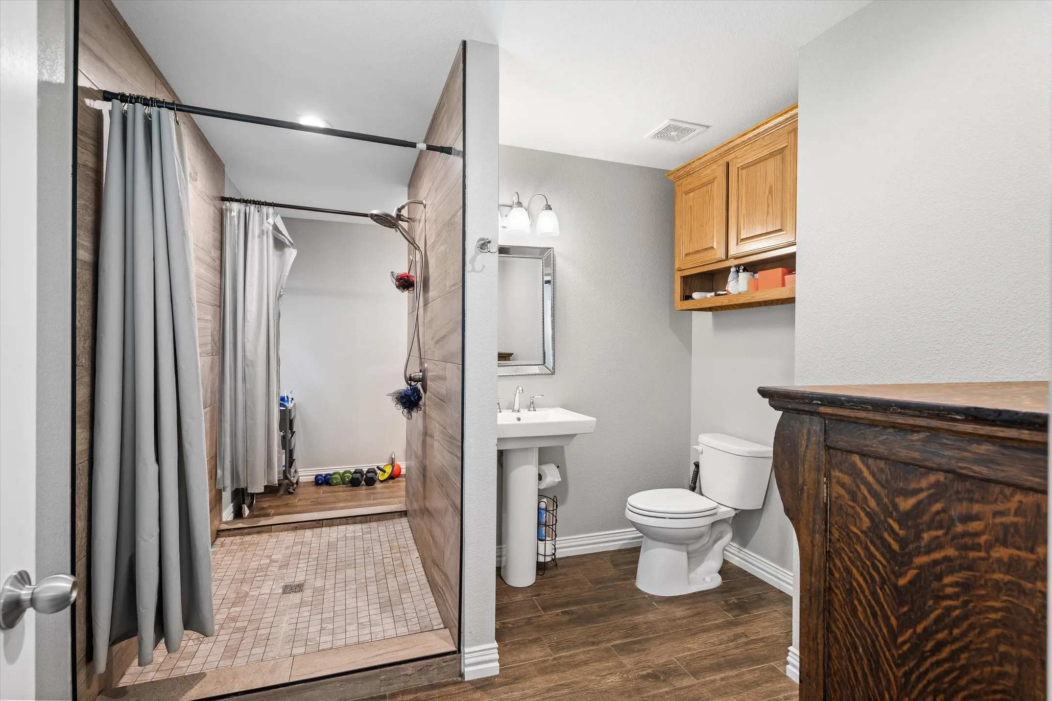 Single Family Residence For Sale in Van Zandt County , 169 VZ County Road 1503, Van, Texas 75790, 4 Bedroom, 3 Bathroom, 3 Garage spaces, 2,504 Sqft, built in 2002, mls#21335993, Real Estate Agent in Van, Homes For Sale in Van Zandt county, Homes For Sale in Van, Realtor in Van Texas, Real Estate Brokerage Independent Realty Texas, Luminita Cordes Realtor