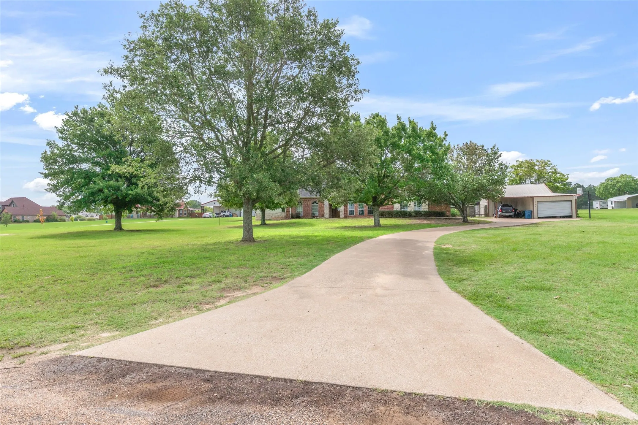 Single Family Residence For Sale in Van Zandt County , 169 VZ County Road 1503, Van, Texas 75790, 4 Bedroom, 3 Bathroom, 3 Garage spaces, 2,504 Sqft, built in 2002, mls#21335993, Real Estate Agent in Van, Homes For Sale in Van Zandt county, Homes For Sale in Van, Realtor in Van Texas, Real Estate Brokerage Independent Realty Texas, Luminita Cordes Realtor
