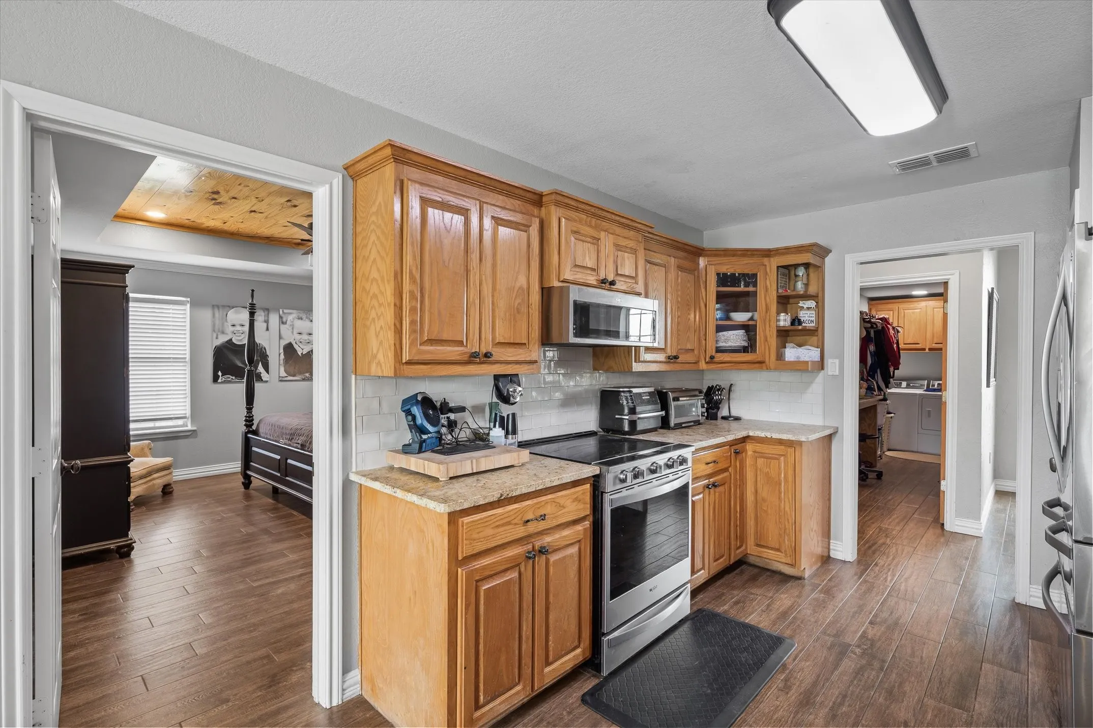 Single Family Residence For Sale in Van Zandt County , 169 VZ County Road 1503, Van, Texas 75790, 4 Bedroom, 3 Bathroom, 3 Garage spaces, 2,504 Sqft, built in 2002, mls#21335993, Real Estate Agent in Van, Homes For Sale in Van Zandt county, Homes For Sale in Van, Realtor in Van Texas, Real Estate Brokerage Independent Realty Texas, Luminita Cordes Realtor