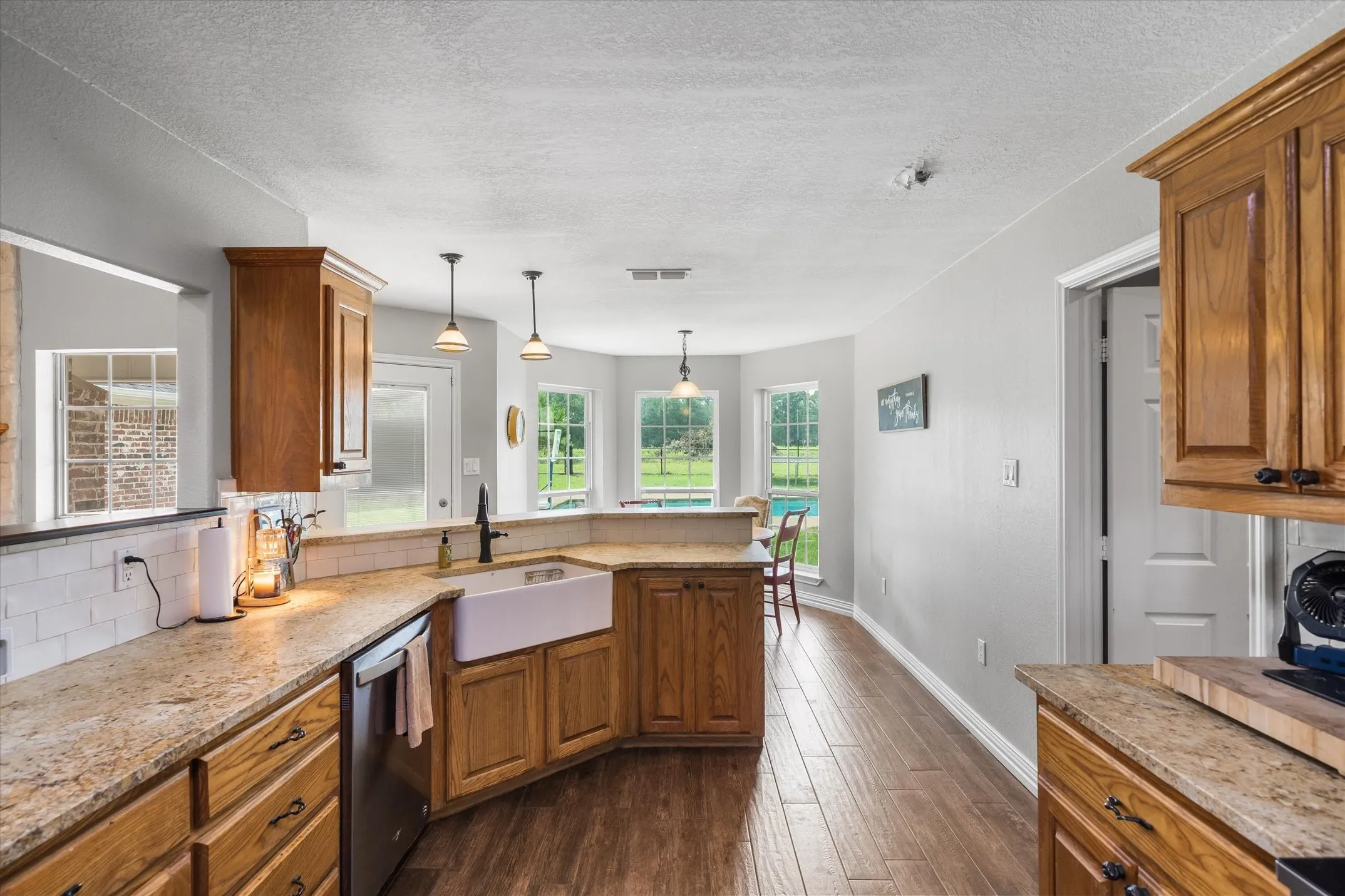Single Family Residence For Sale in Van Zandt County , 169 VZ County Road 1503, Van, Texas 75790, 4 Bedroom, 3 Bathroom, 3 Garage spaces, 2,504 Sqft, built in 2002, mls#21335993, Real Estate Agent in Van, Homes For Sale in Van Zandt county, Homes For Sale in Van, Realtor in Van Texas, Real Estate Brokerage Independent Realty Texas, Luminita Cordes Realtor