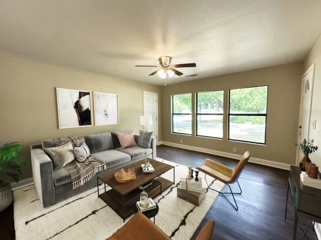 Single Family Residence For Sale in Bell County , 301 N 21st Street, Temple, Texas 76504, 3 Bedroom, 1 Bathroom, 1 Garage spaces, 1,338 Sqft, built in 1952, mls#21336423, Real Estate Agent in Temple, Homes For Sale in Bell county, Homes For Sale in Temple, Realtor in Temple Texas, Real Estate Brokerage Independent Realty Texas, Luminita Cordes Realtor
