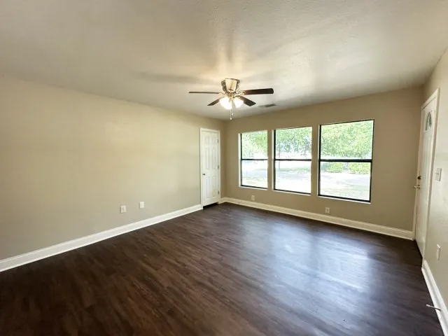 Single Family Residence For Sale in Bell County , 301 N 21st Street, Temple, Texas 76504, 3 Bedroom, 1 Bathroom, 1 Garage spaces, 1,338 Sqft, built in 1952, mls#21336423, Real Estate Agent in Temple, Homes For Sale in Bell county, Homes For Sale in Temple, Realtor in Temple Texas, Real Estate Brokerage Independent Realty Texas, Luminita Cordes Realtor