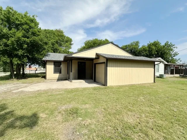 Single Family Residence For Sale in Bell County , 301 N 21st Street, Temple, Texas 76504, 3 Bedroom, 1 Bathroom, 1 Garage spaces, 1,338 Sqft, built in 1952, mls#21336423, Real Estate Agent in Temple, Homes For Sale in Bell county, Homes For Sale in Temple, Realtor in Temple Texas, Real Estate Brokerage Independent Realty Texas, Luminita Cordes Realtor